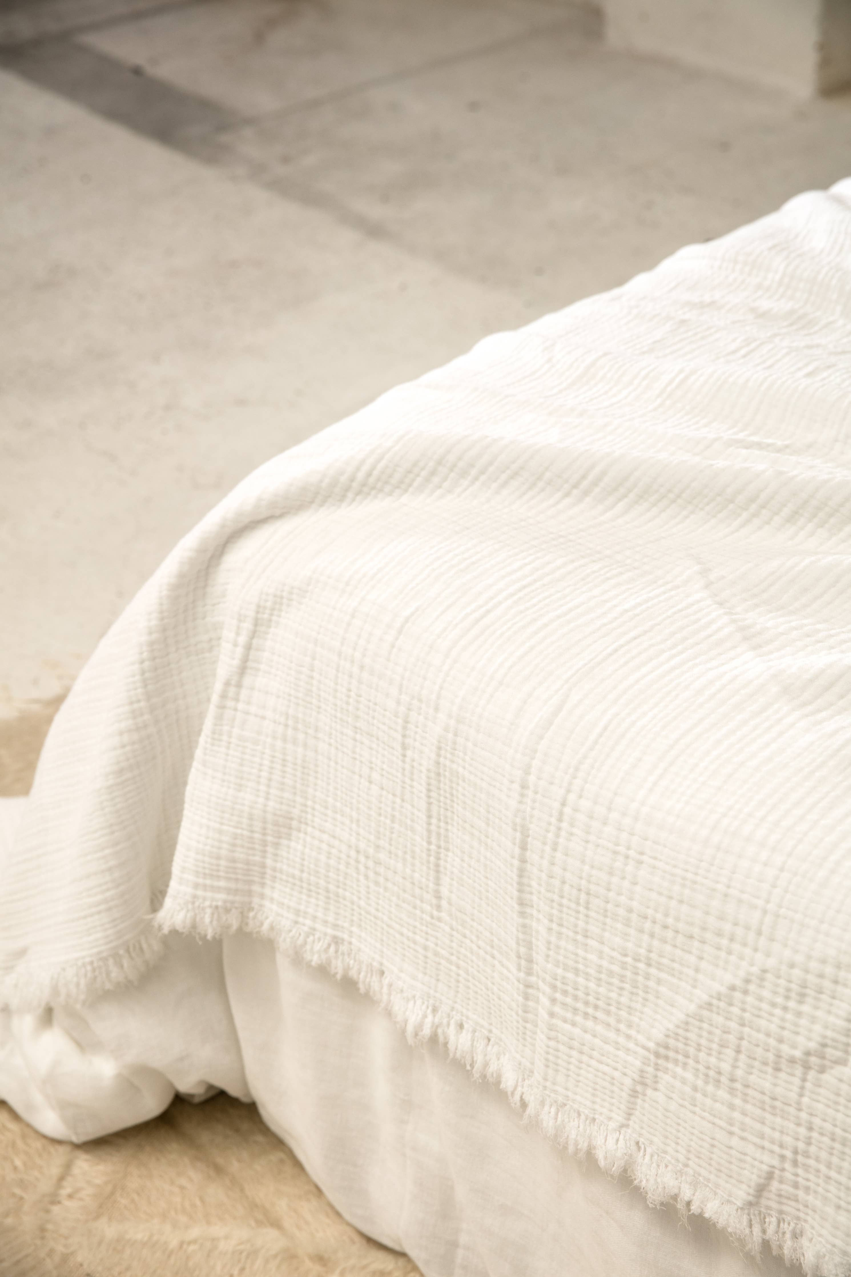 Enes Throw | White - Trouvaille Imports