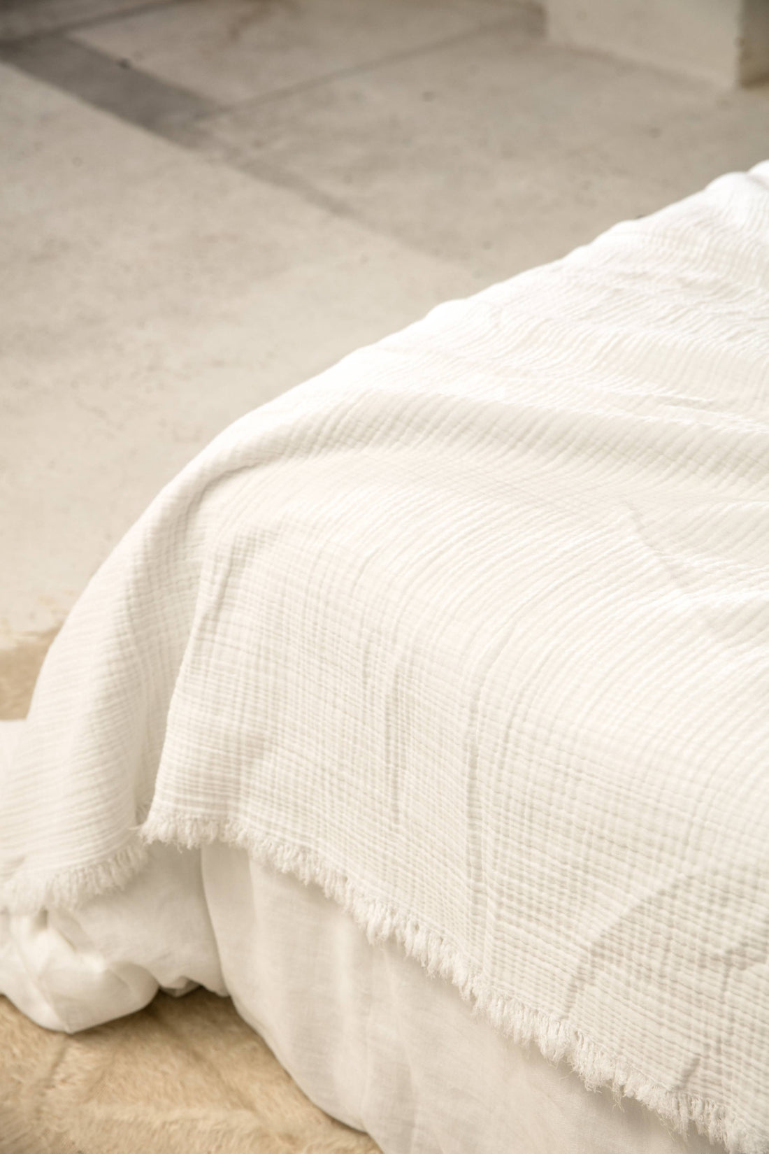 Enes Throw | White - Trouvaille Imports