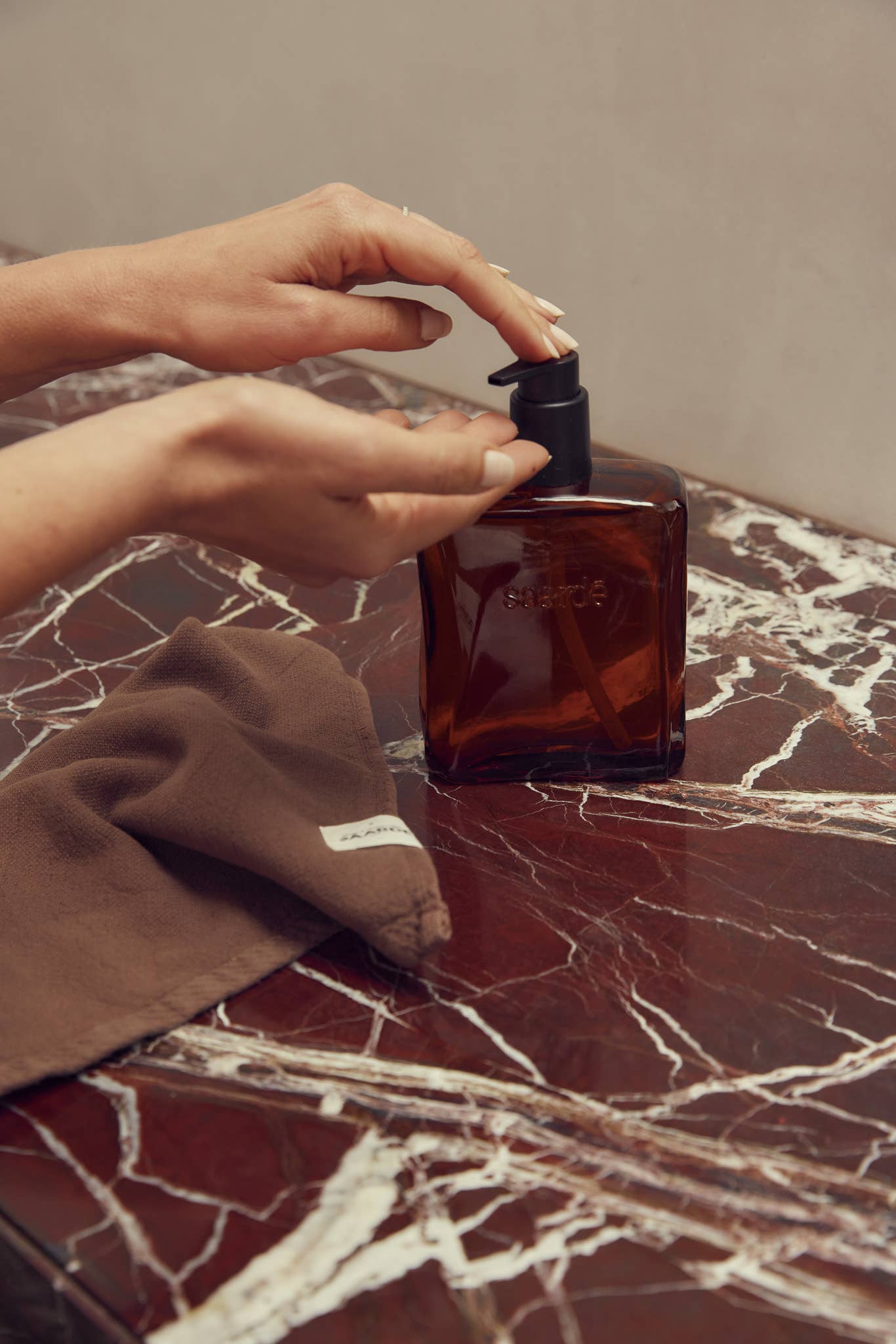 Hand and Body Wash | Saint-Raphaël | 300ml - Trouvaille Imports