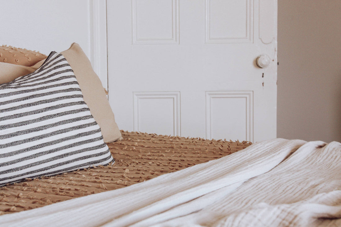 Enes Throw | White - Trouvaille Imports