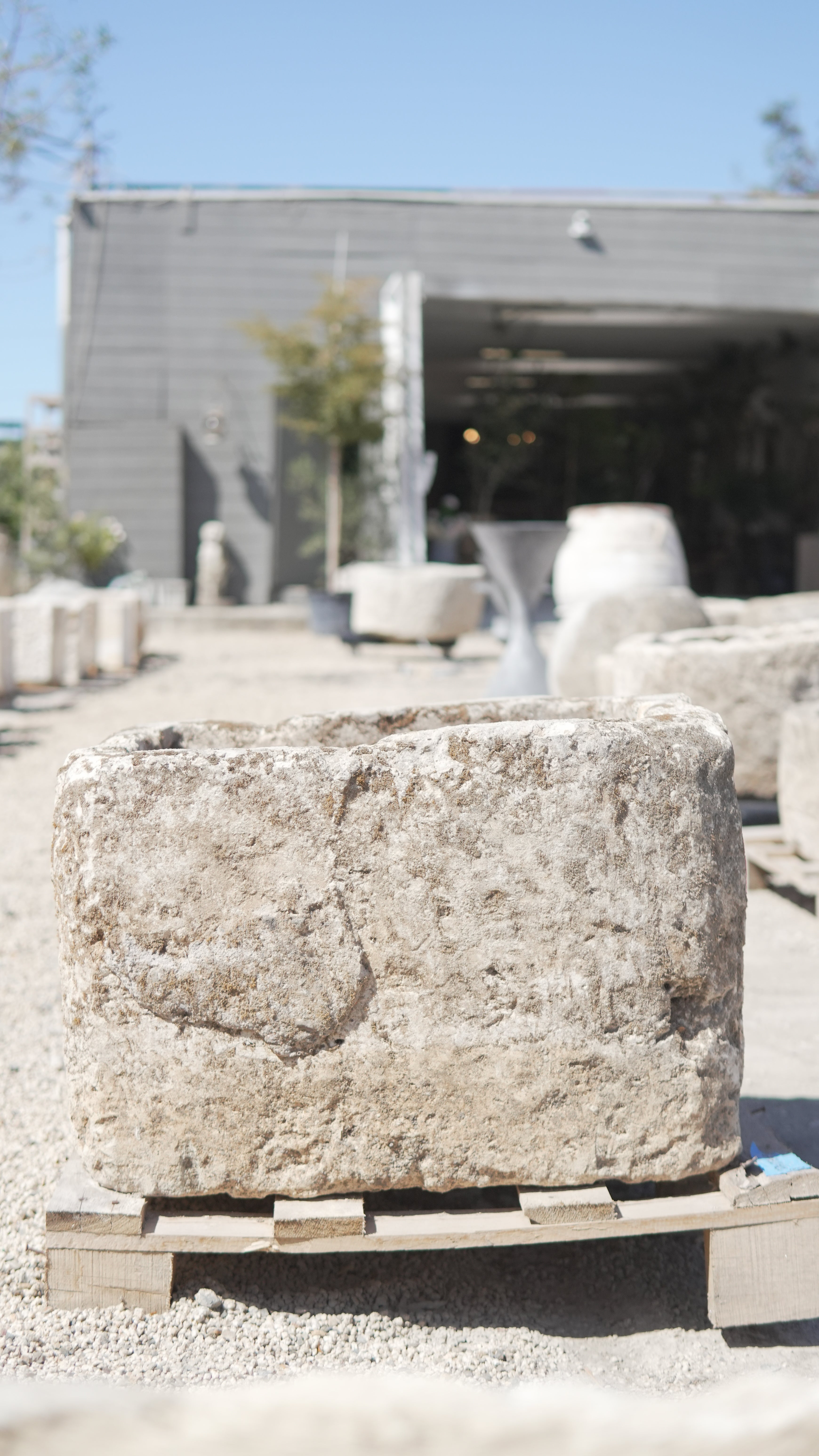 Vintage Limestone Trough (27.5 inches Width x 27.5 Length x 19 Height)