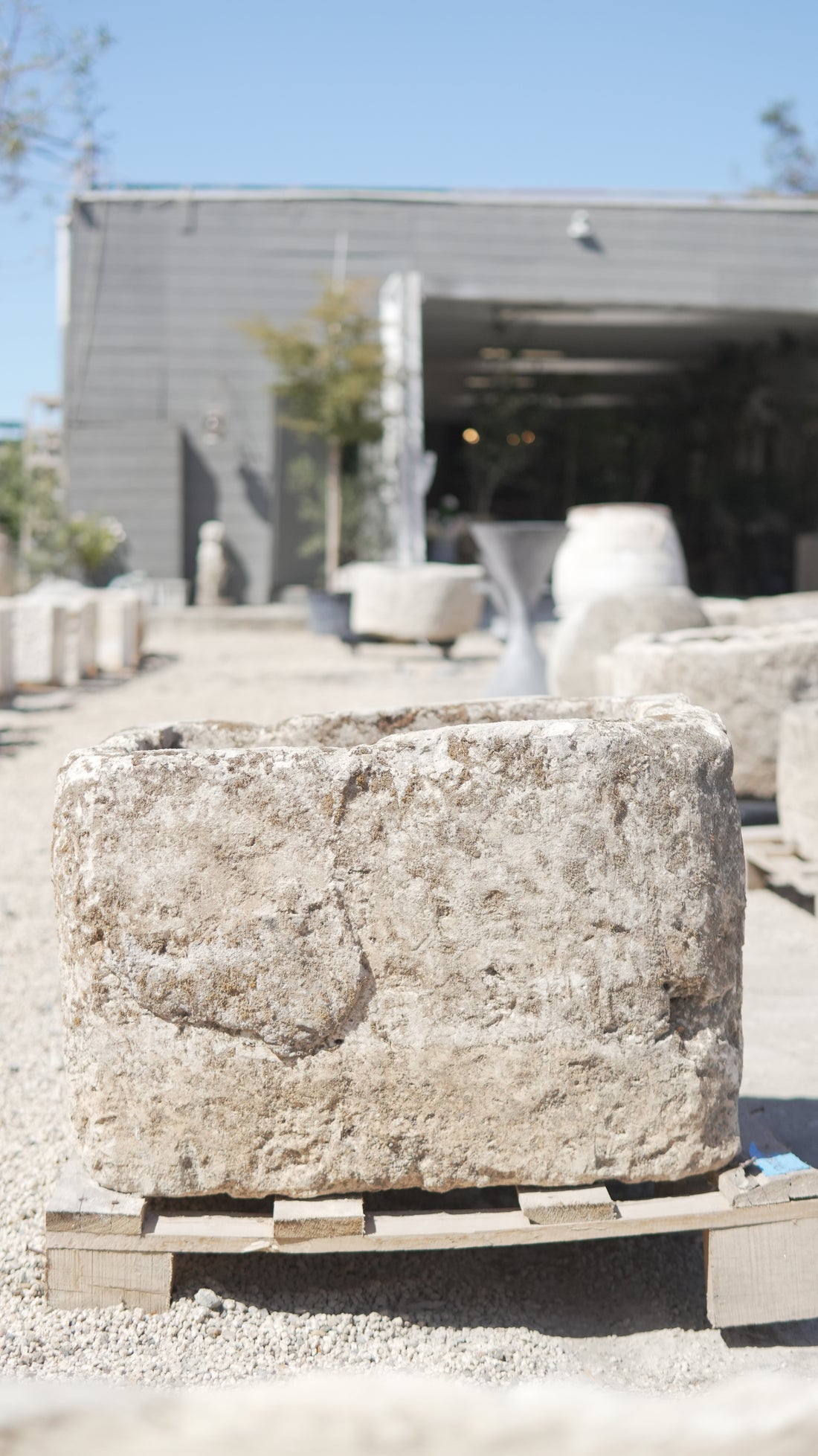Vintage Limestone Trough (27.5 inches Width x 27.5 Length x 19 Height)