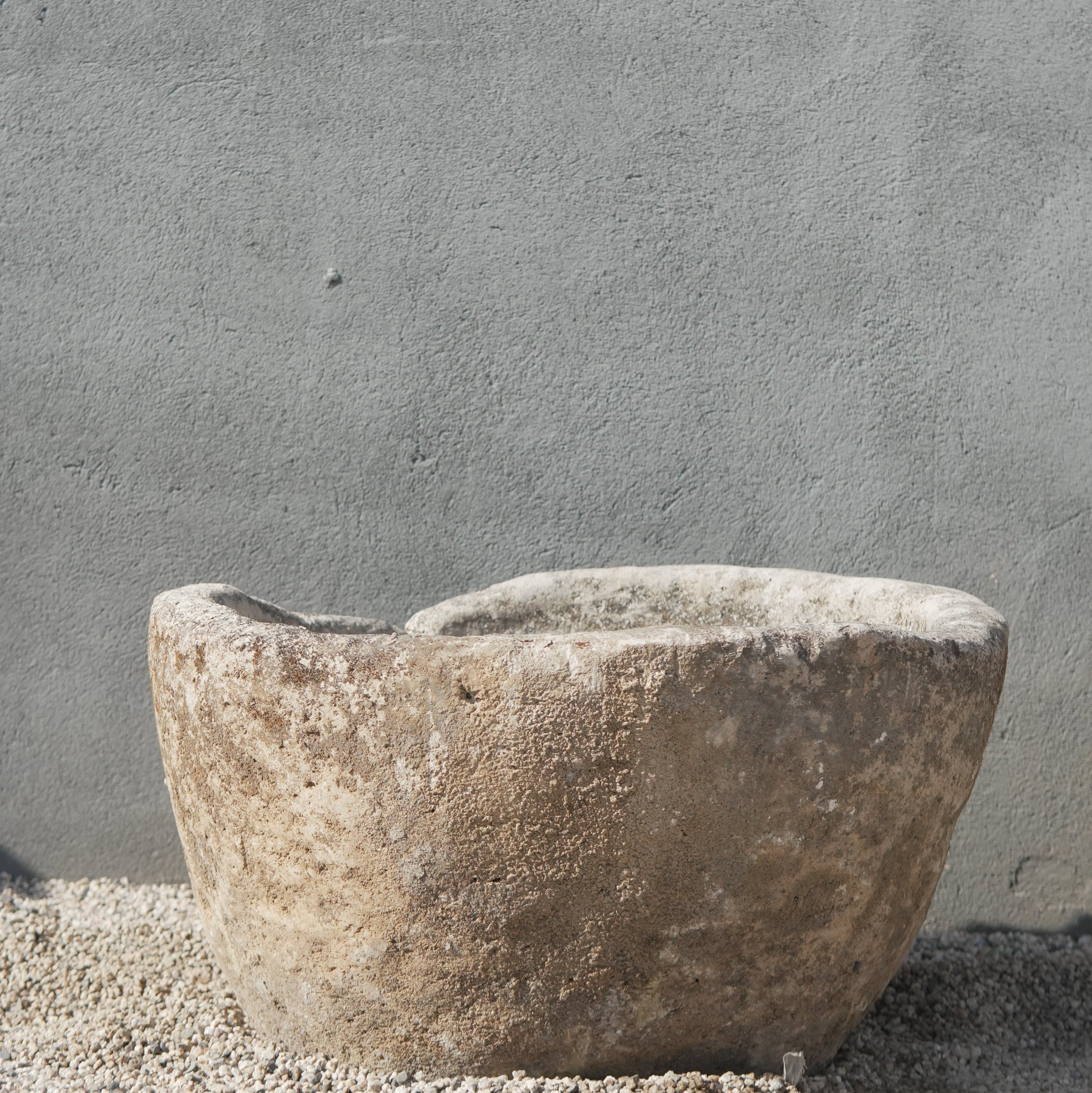 Vintage Limestone Round Trough (24 × 21 × 18 in)