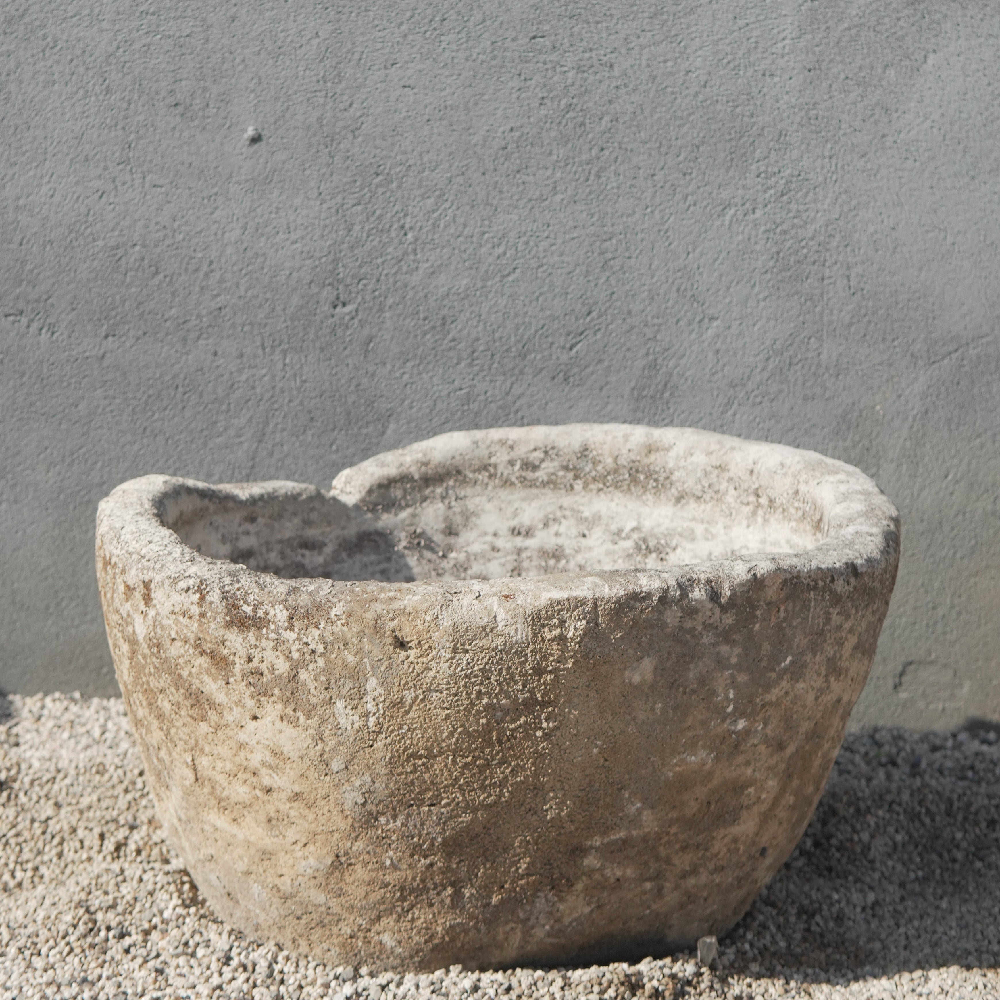 Vintage Limestone Round Trough (24 × 21 × 18 in)