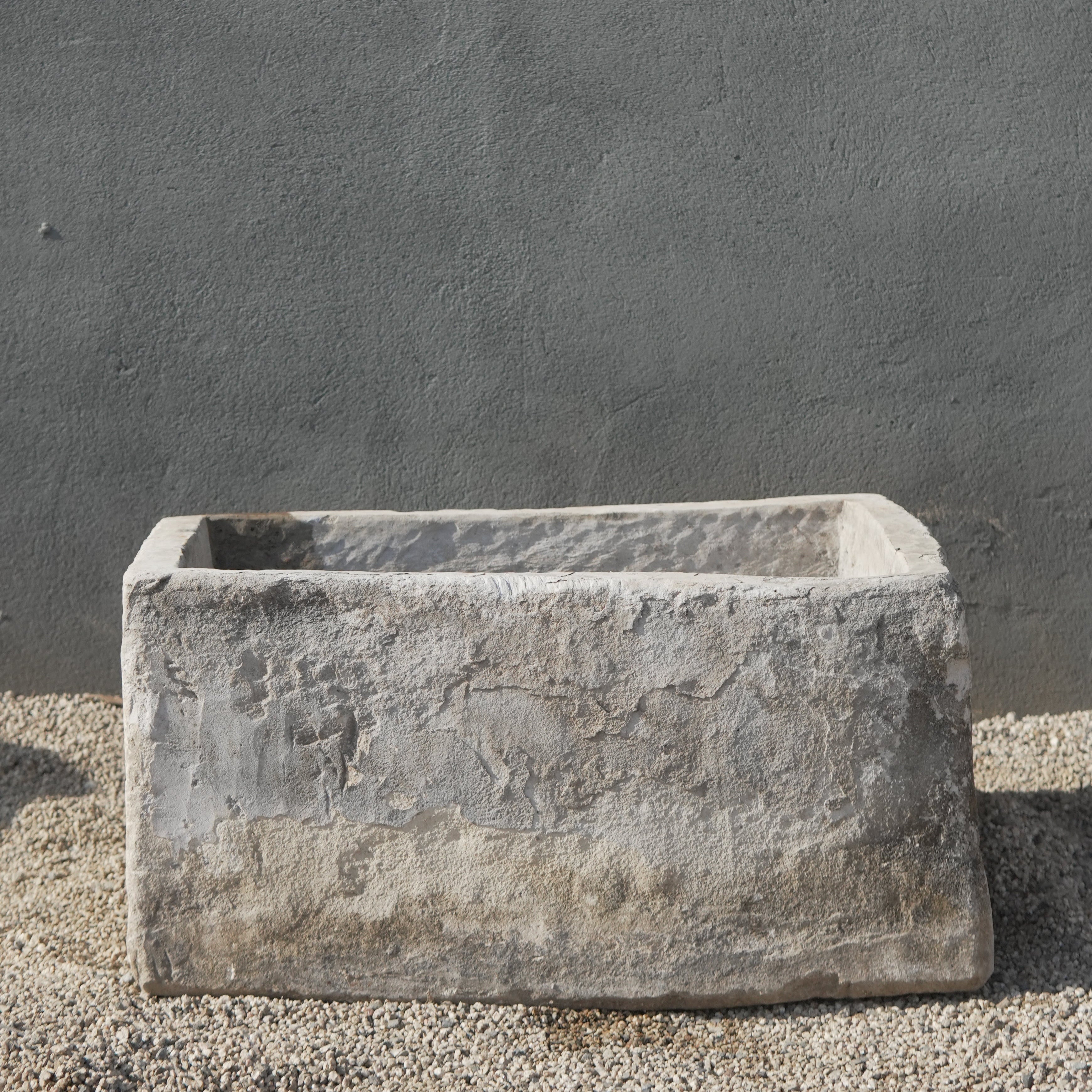 Vintage Limestone Rectangle (31 × 21 × 16 in)