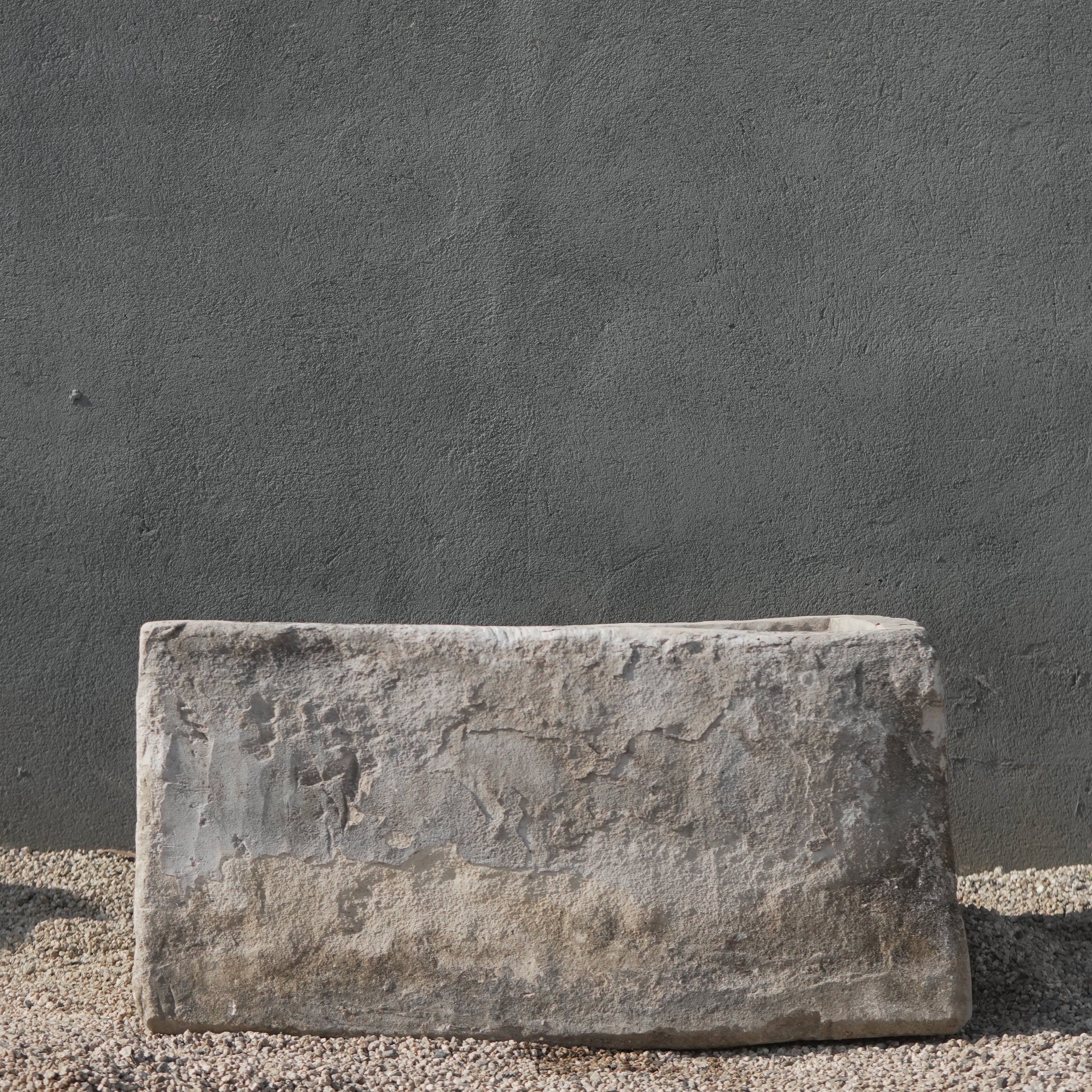 Vintage Limestone Rectangle (31 × 21 × 16 in)