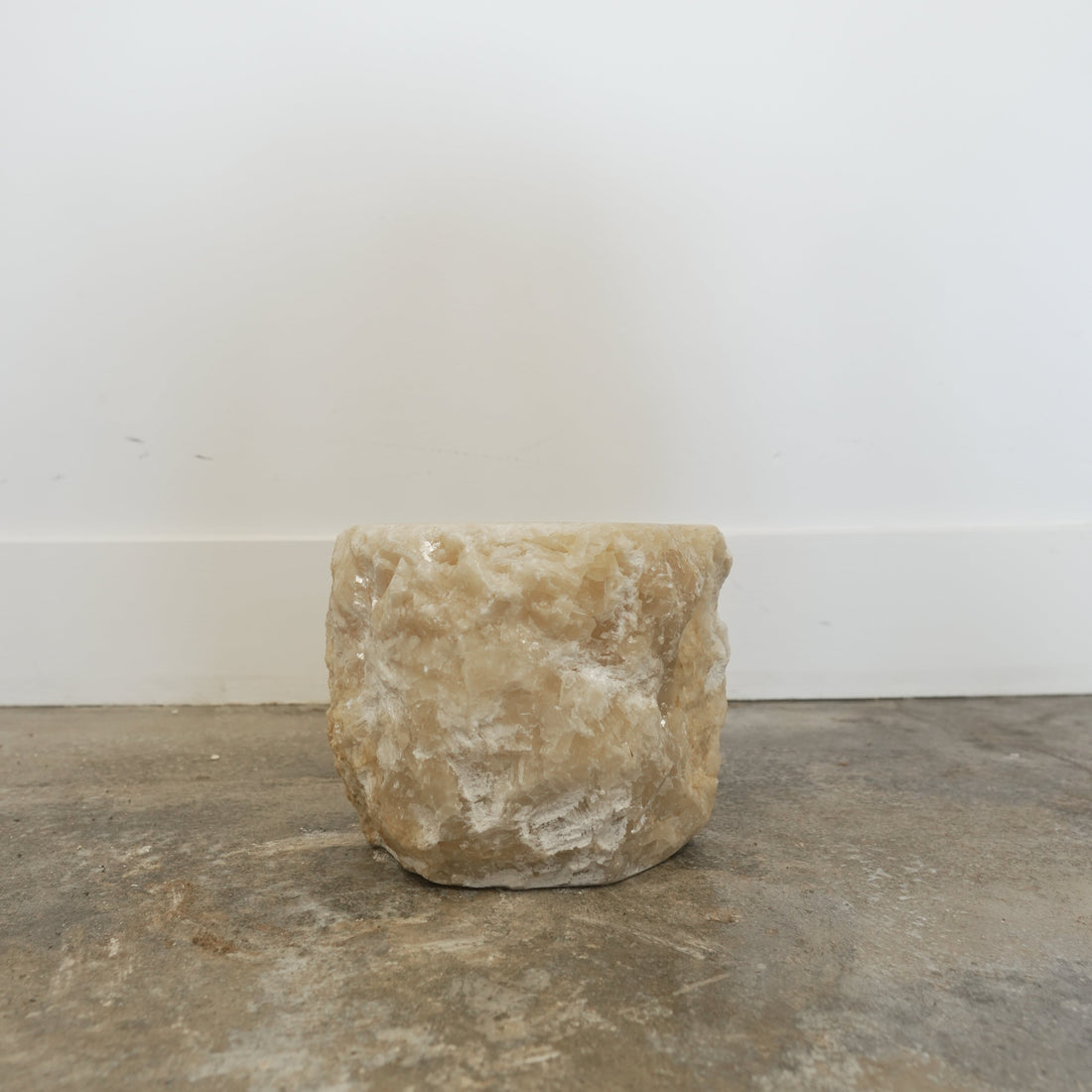 Quartz Stone Pot (NP) - Trouvaille Imports