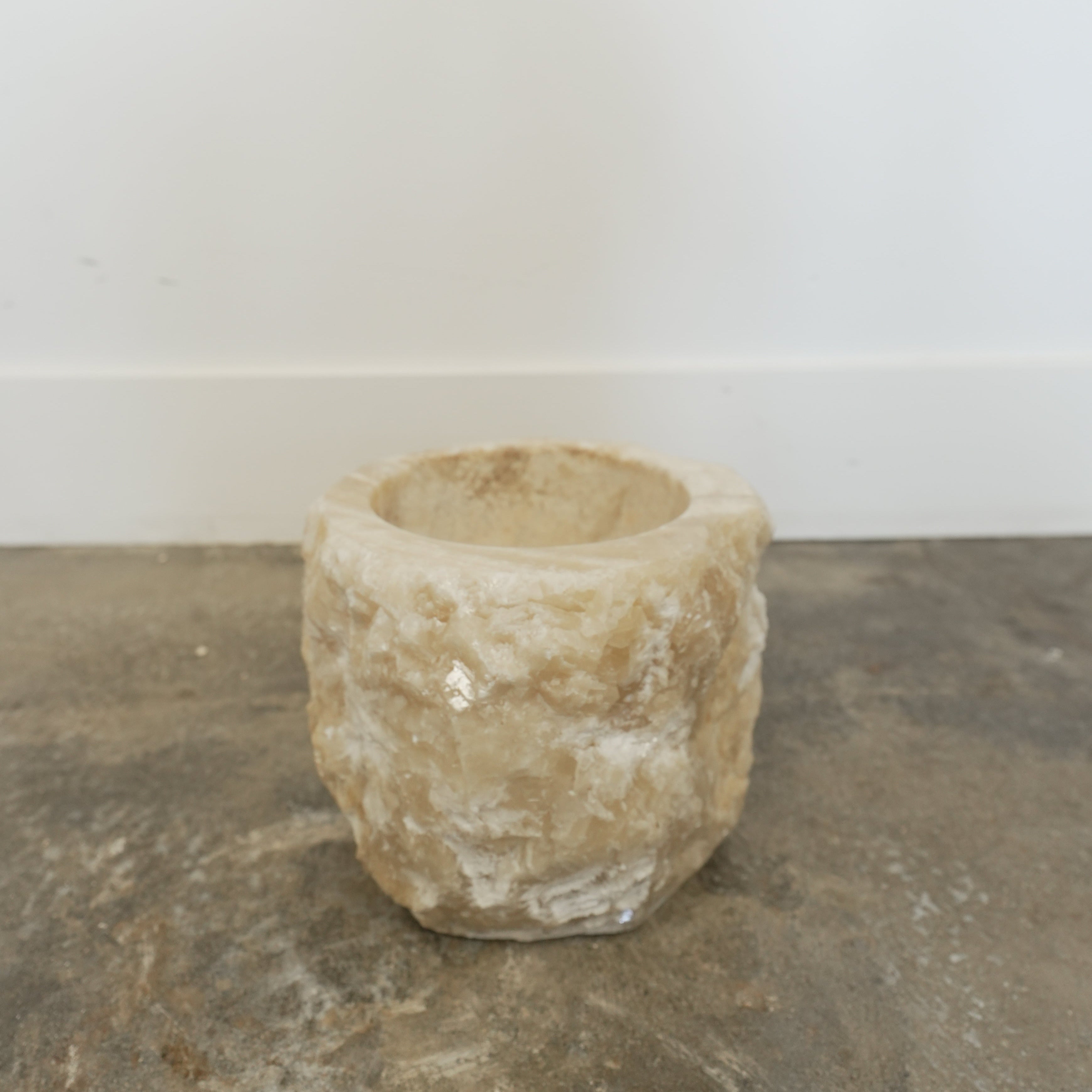 Quartz Stone Pot (NP) - Trouvaille Imports
