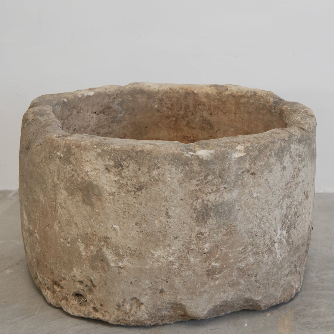 Vintage Limestone Round Trough (22 × 22 × 14 in)