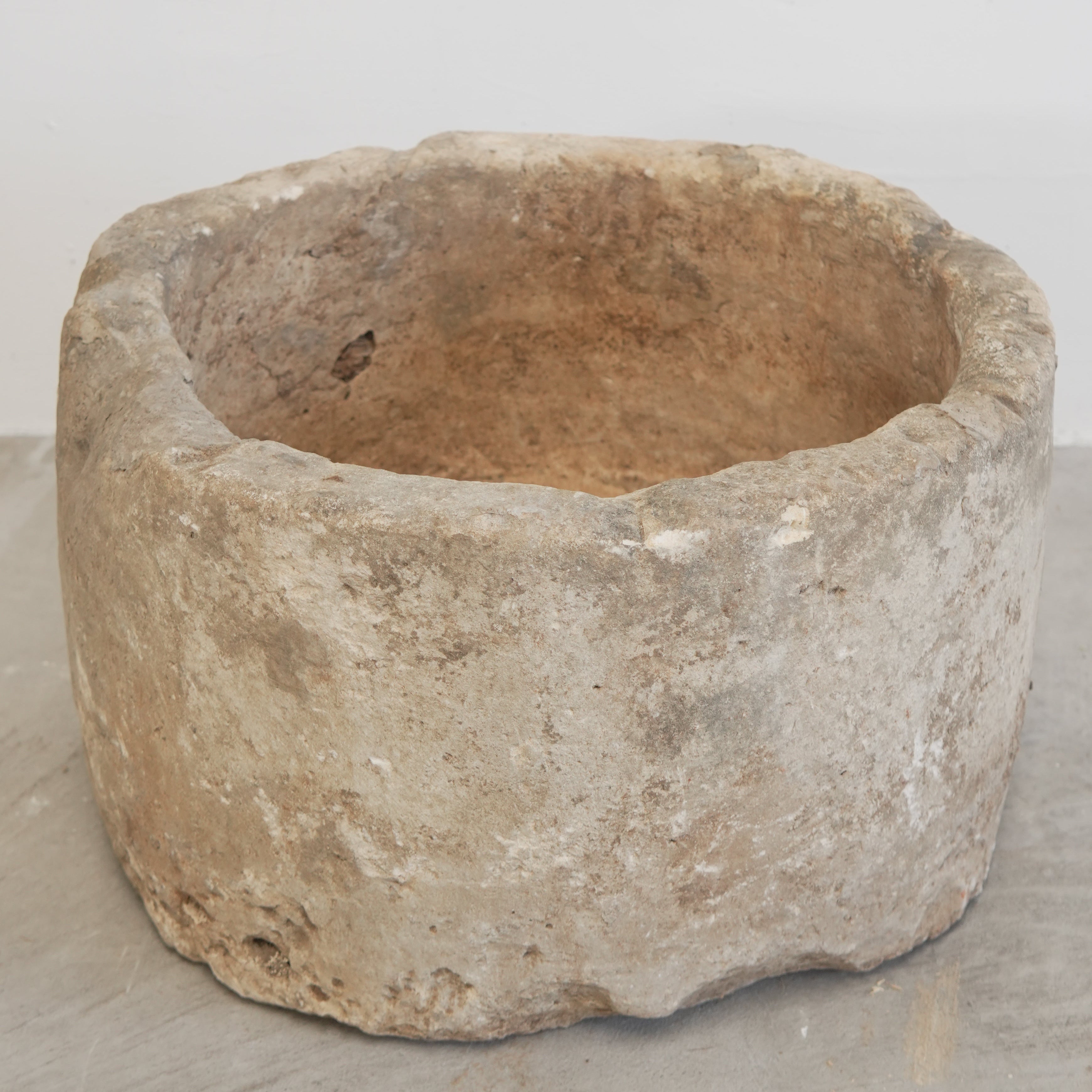 Vintage Limestone Round Trough (22 × 22 × 14 in)