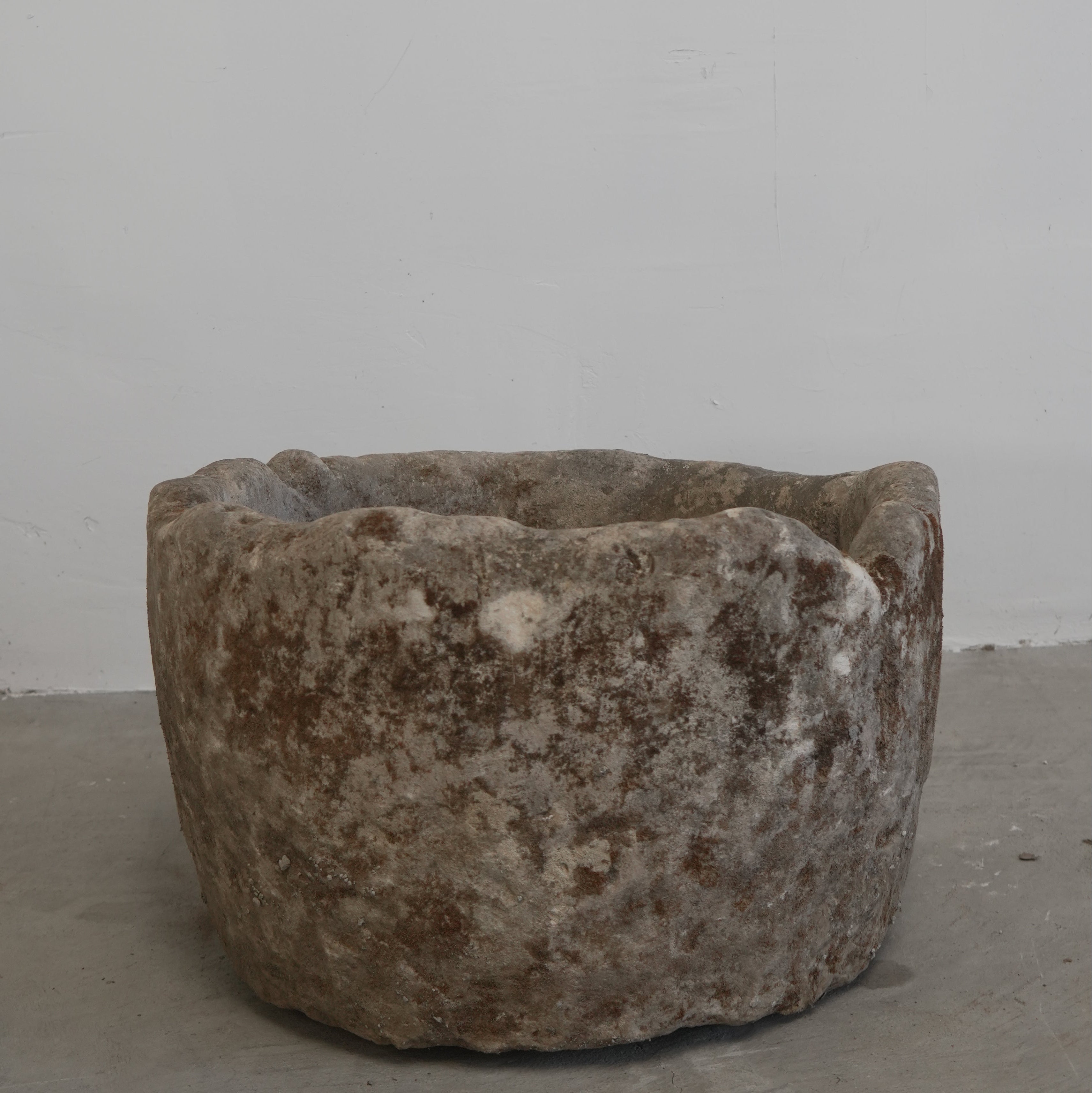 Vintage Limestone Round Trough (22 × 22 × 15 in)