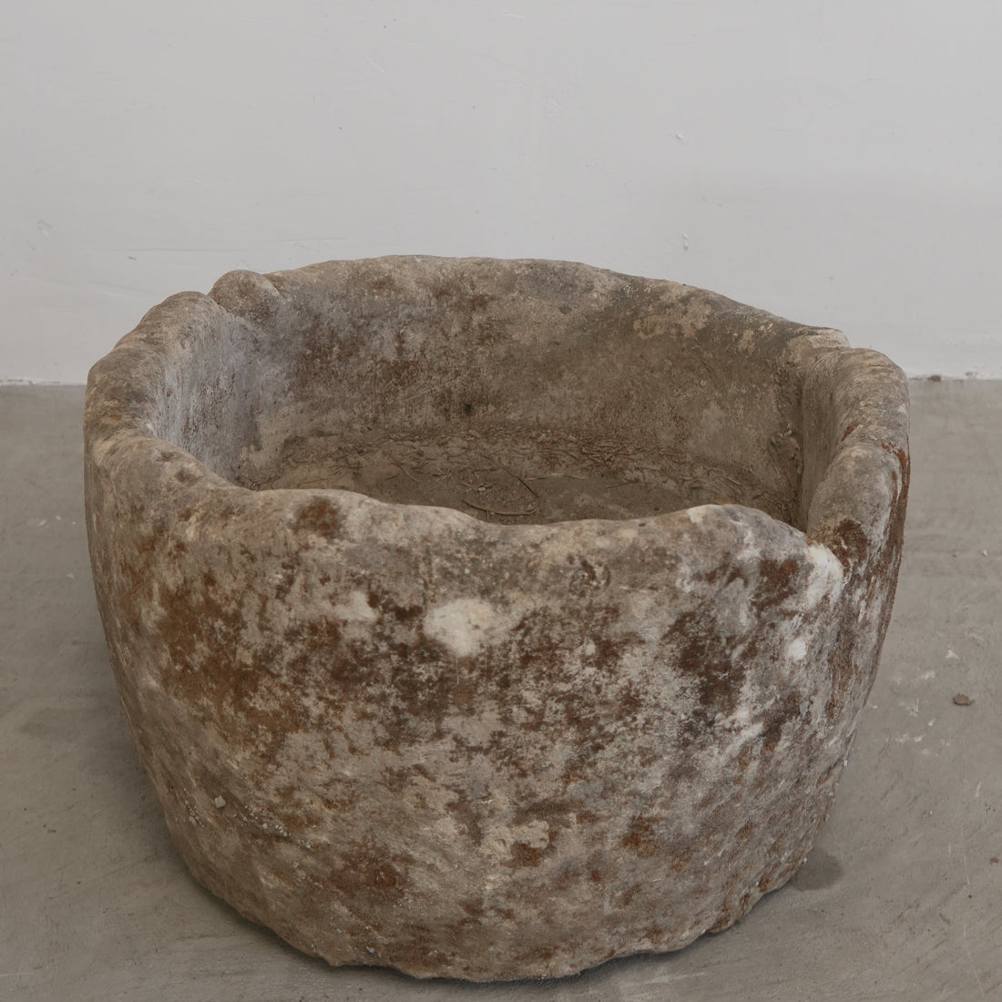 Vintage Limestone Round Trough (22 × 22 × 15 in)