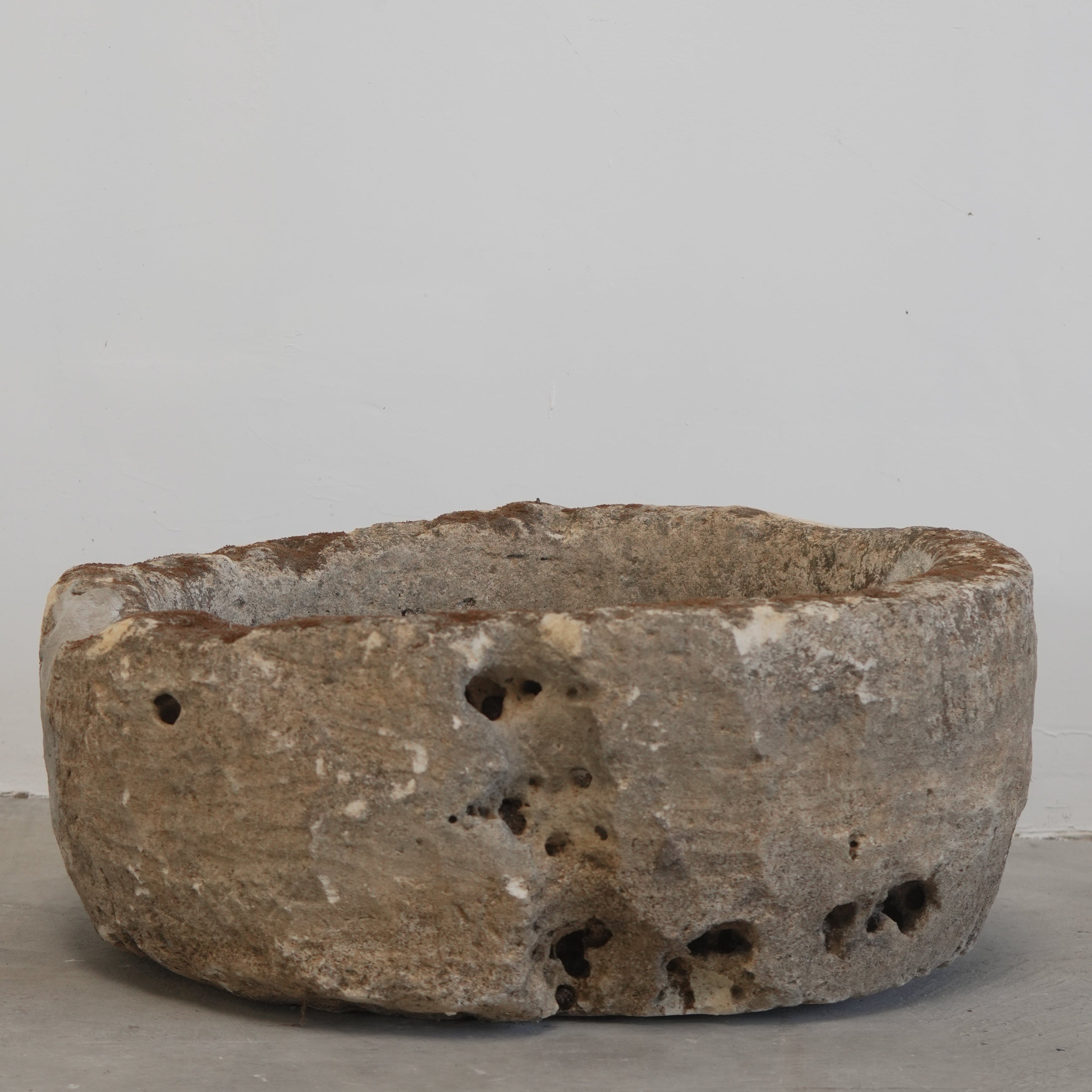 Vintage Limestone Round Trough (24 × 24 × 12 in)