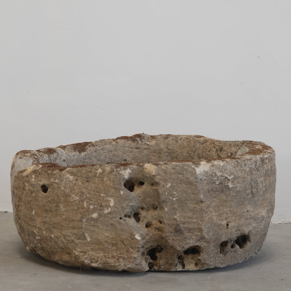 Vintage Limestone Round Trough (24 × 24 × 12 in)