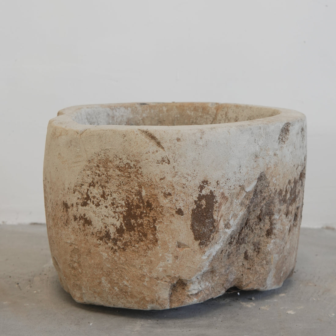 Vintage Limestone Round Trough (18 × 18 × 12 in)