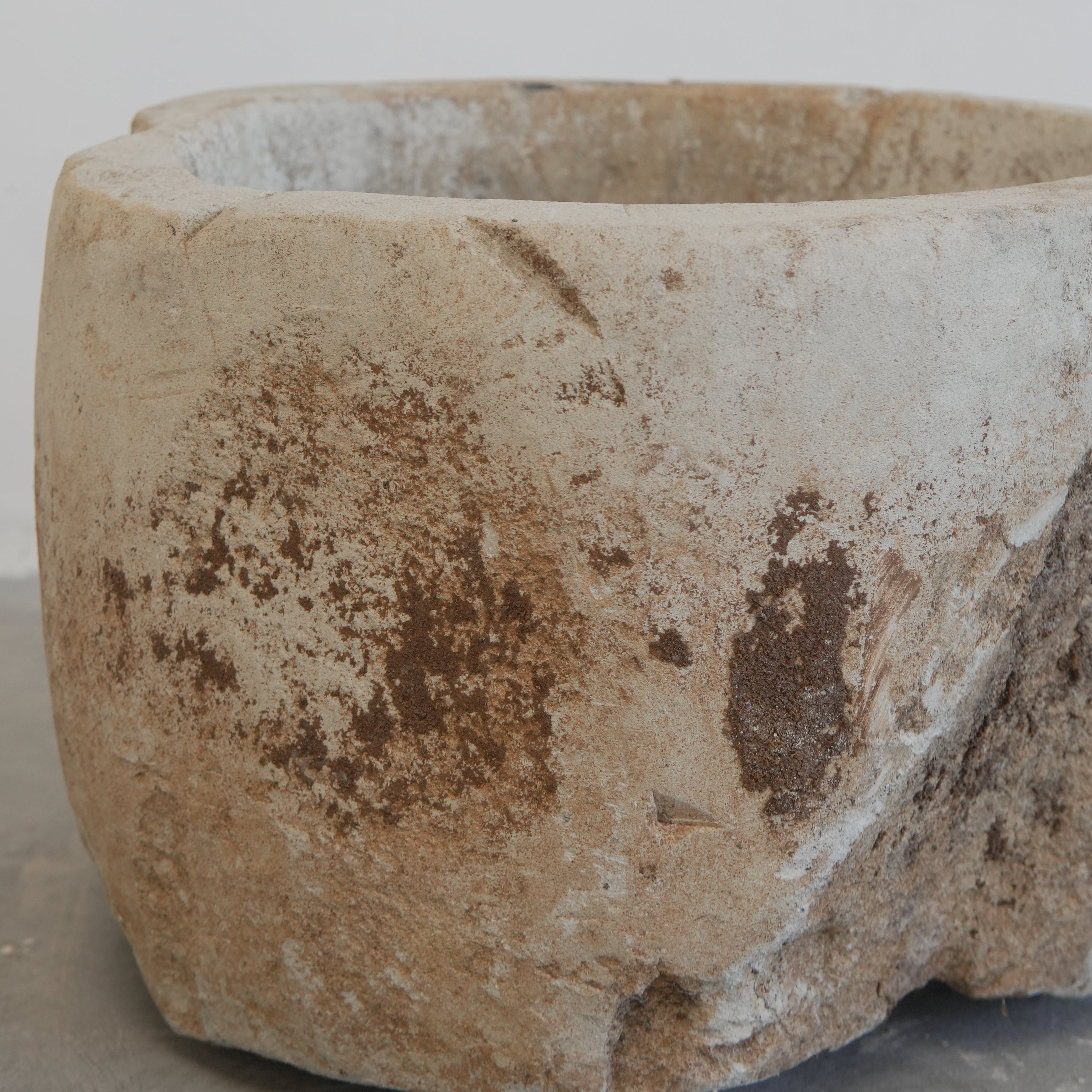 Vintage Limestone Round Trough (18 × 18 × 12 in)