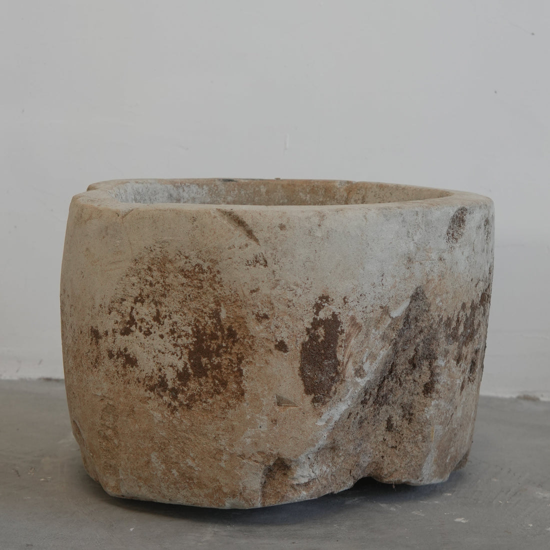 Vintage Limestone Round Trough (18 × 18 × 12 in)