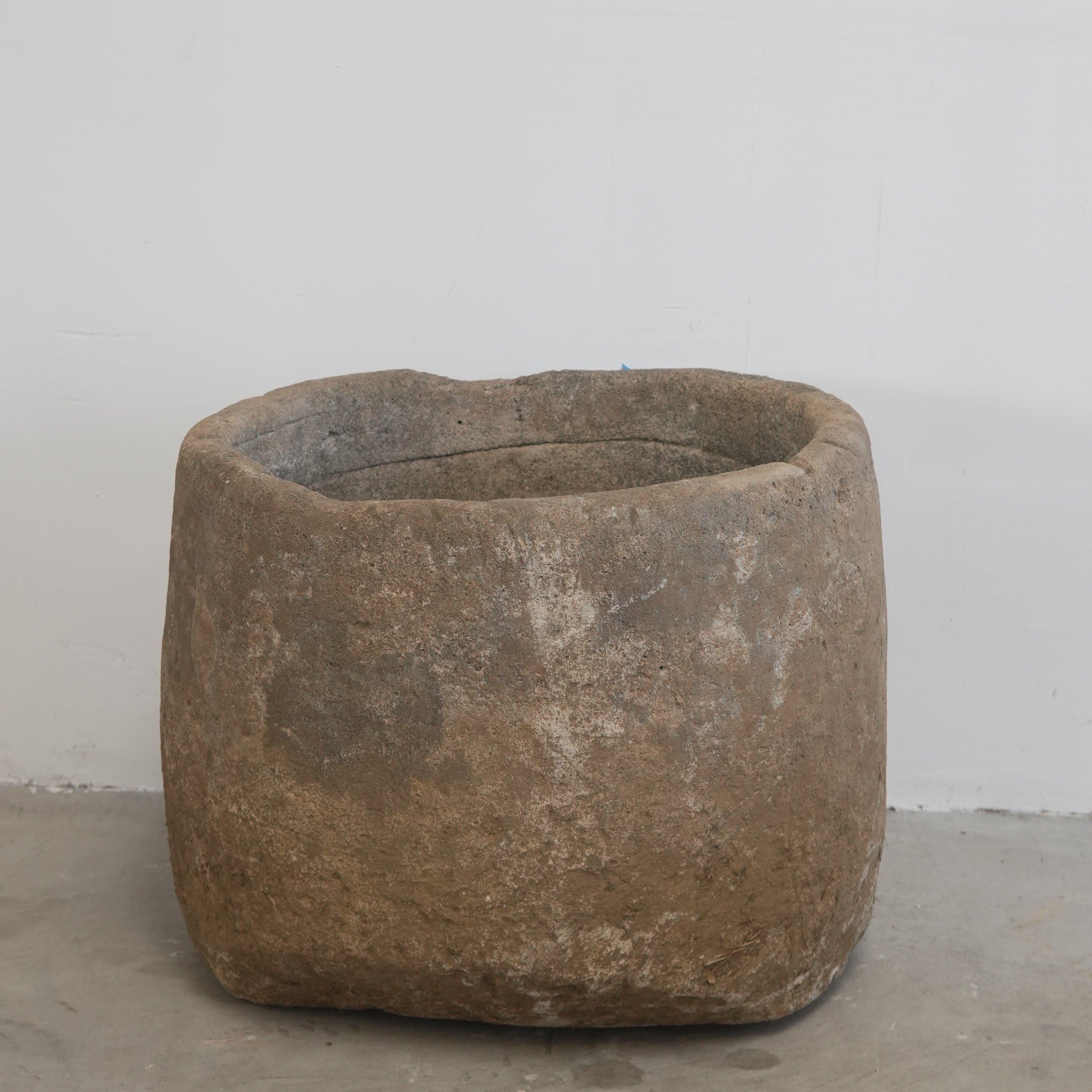 Vintage Limestone Round Trough (27 × 27 × 23 in)