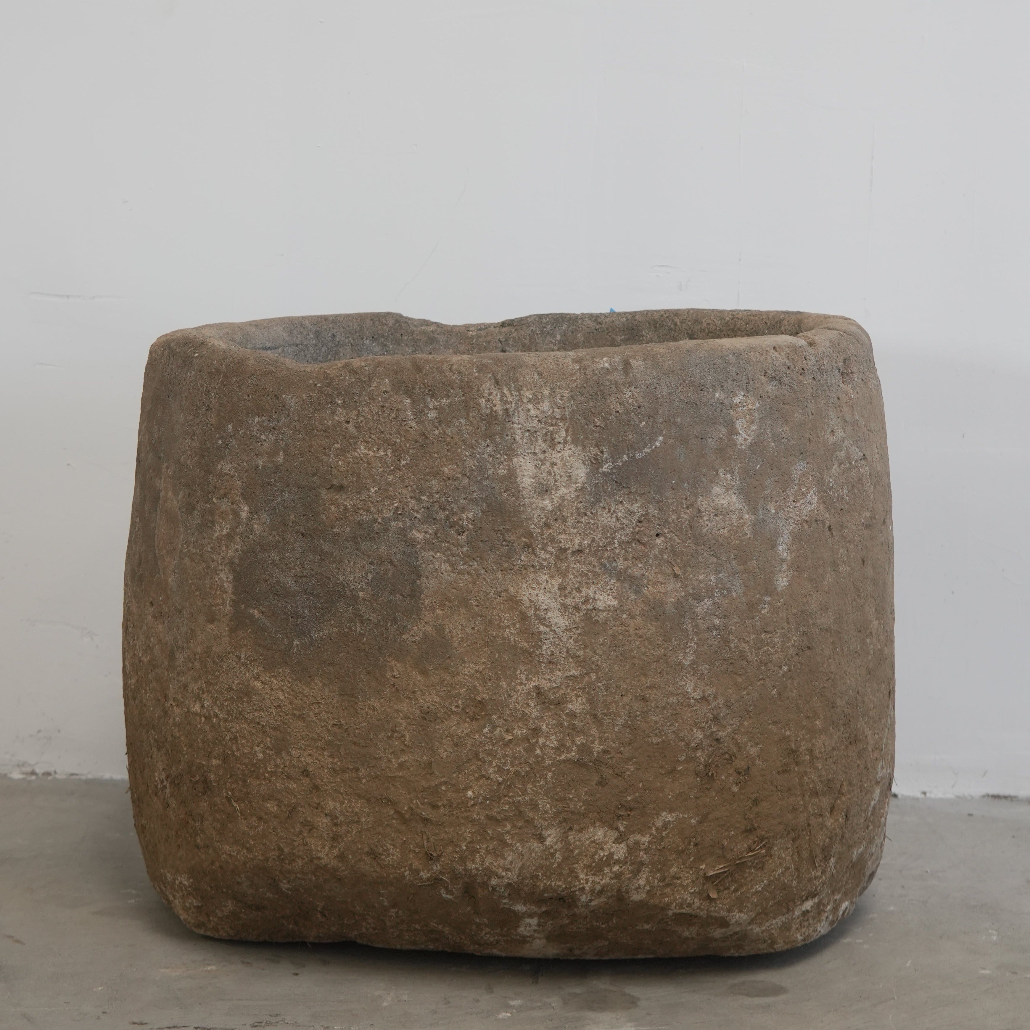 Vintage Limestone Round Trough (27 × 27 × 23 in)