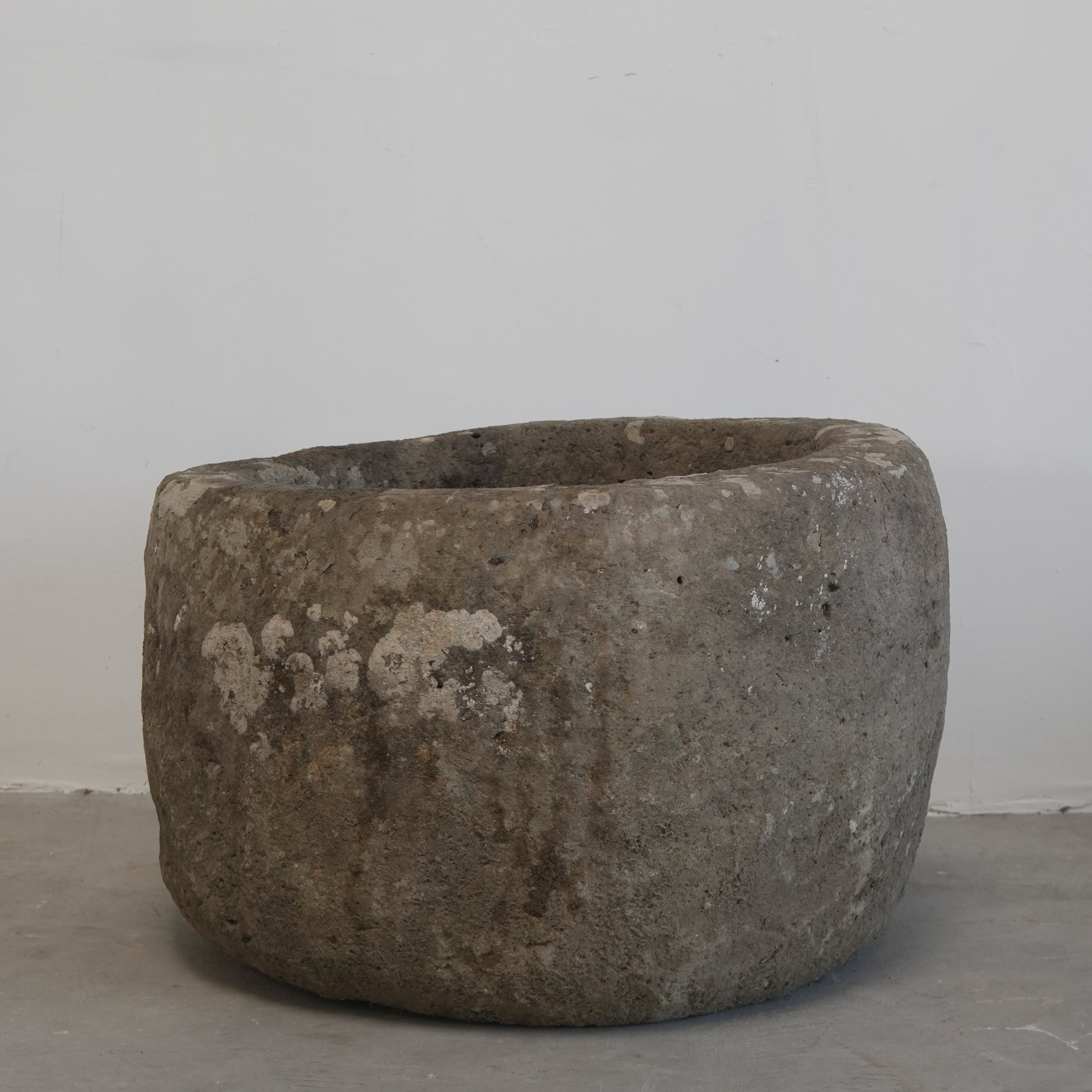 Vintage Limestone Round Trough (29 × 29 × 20 in)