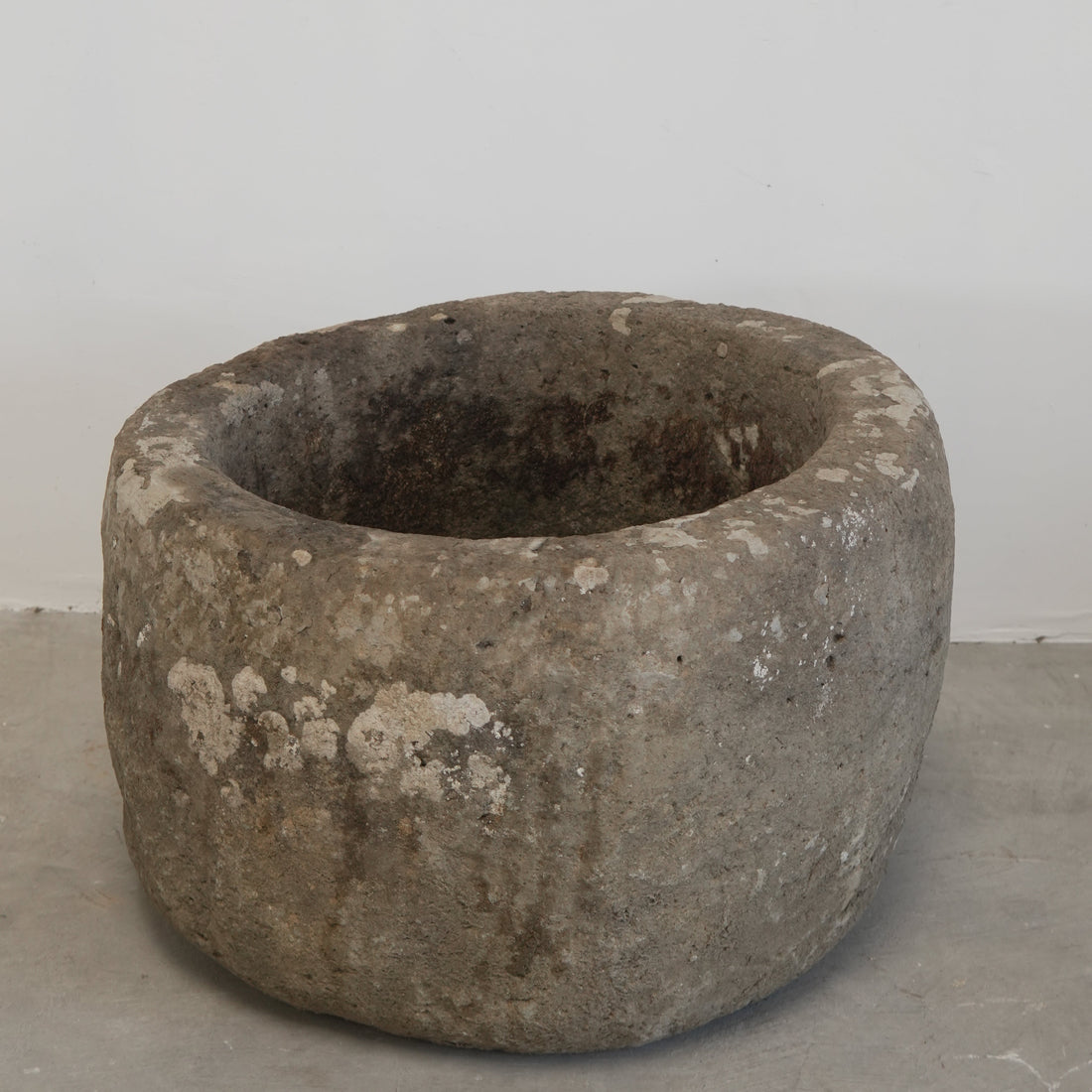 Vintage Limestone Round Trough (29 × 29 × 20 in)