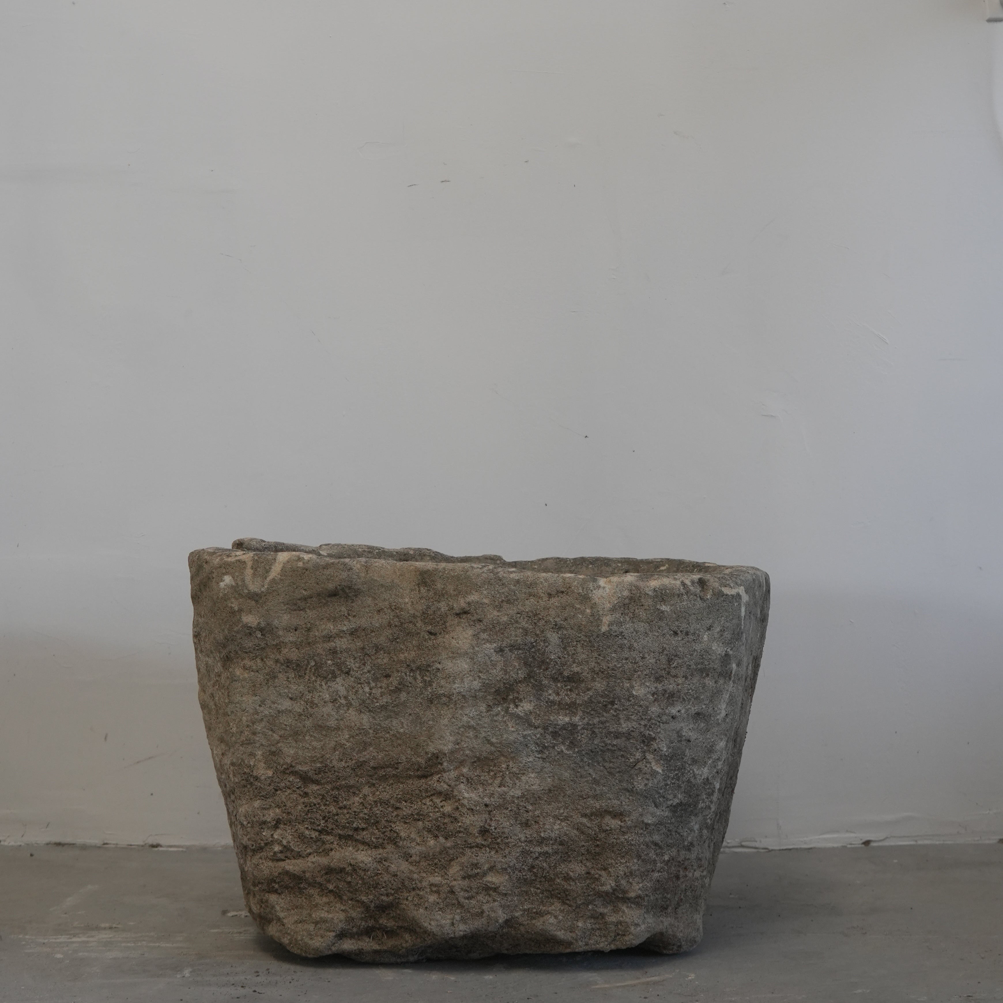 Vintage Limestone Round Trough (24 × 24 × 18 in)