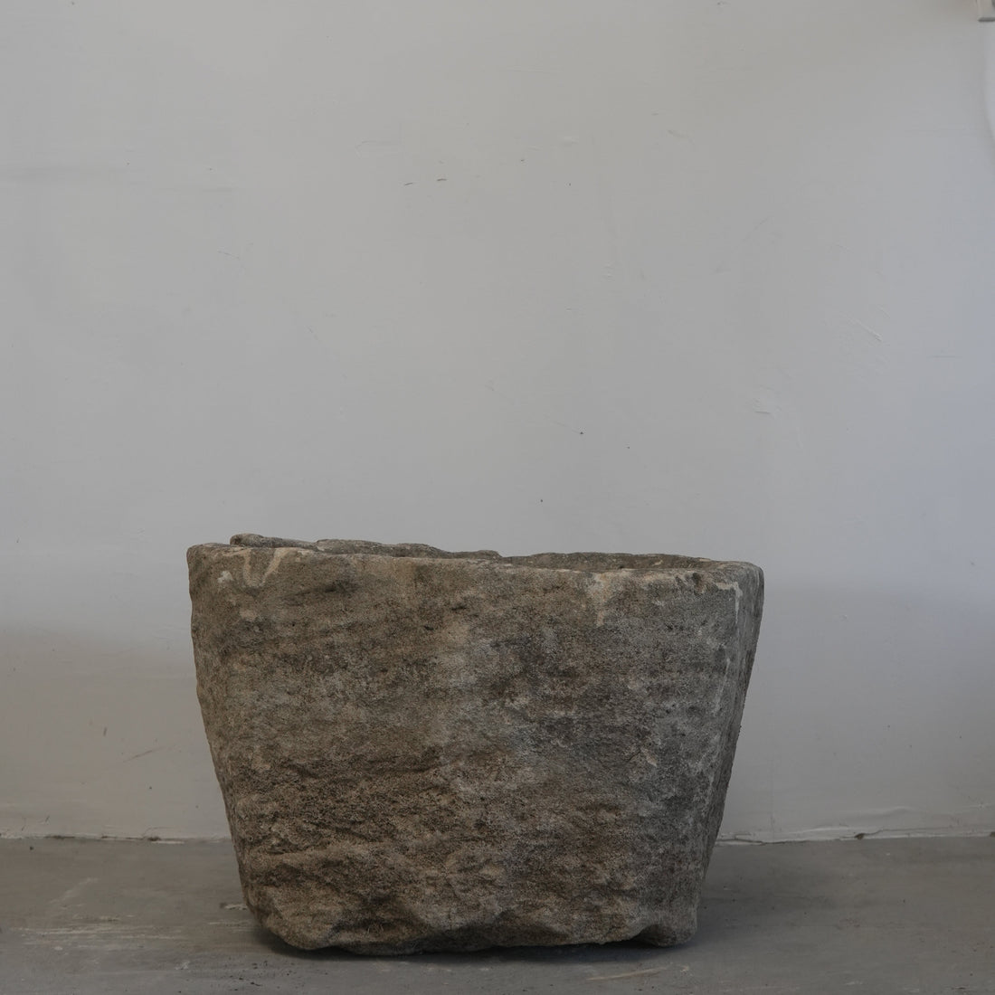 Vintage Limestone Round Trough (24 × 24 × 18 in)