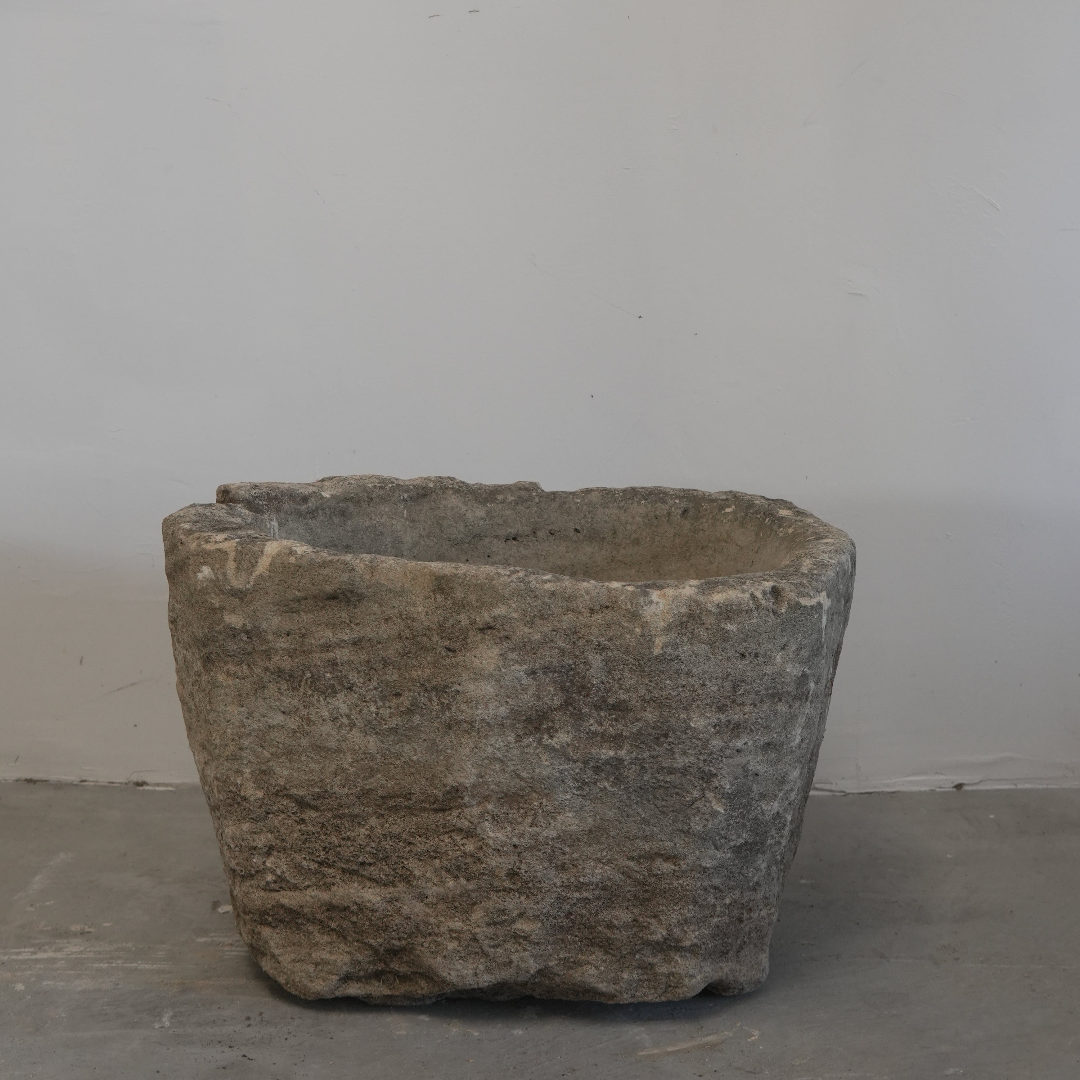 Vintage Limestone Round Trough (24 × 24 × 18 in)