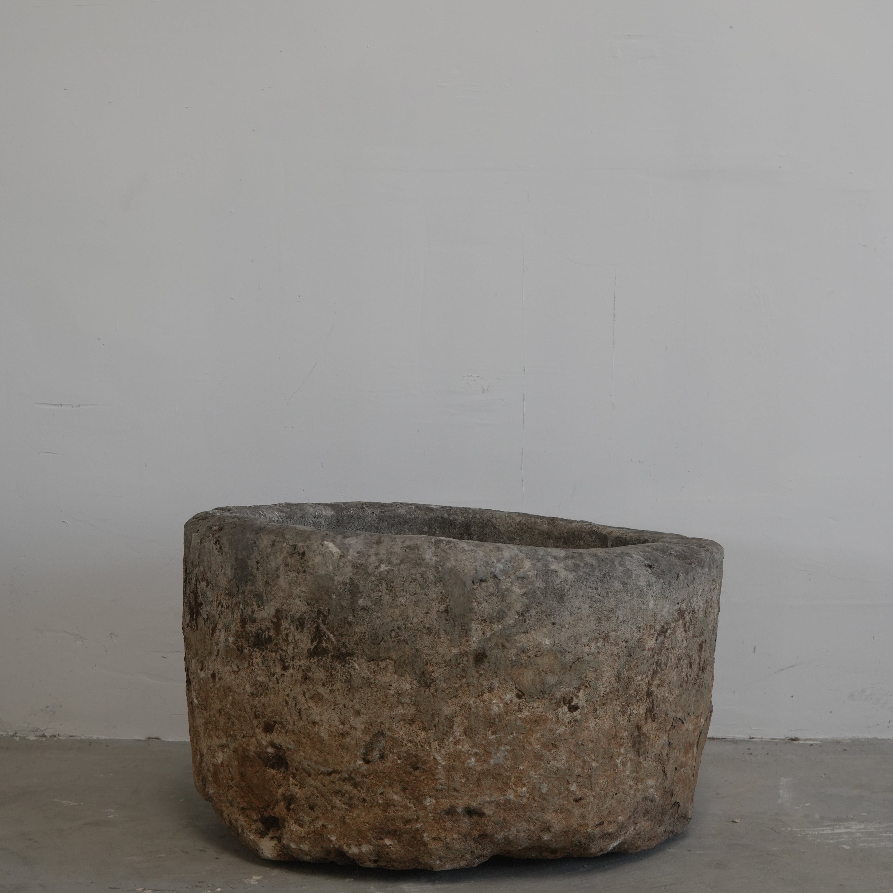 Vintage Limestone Round Trough (29 × 29 × 18 in)