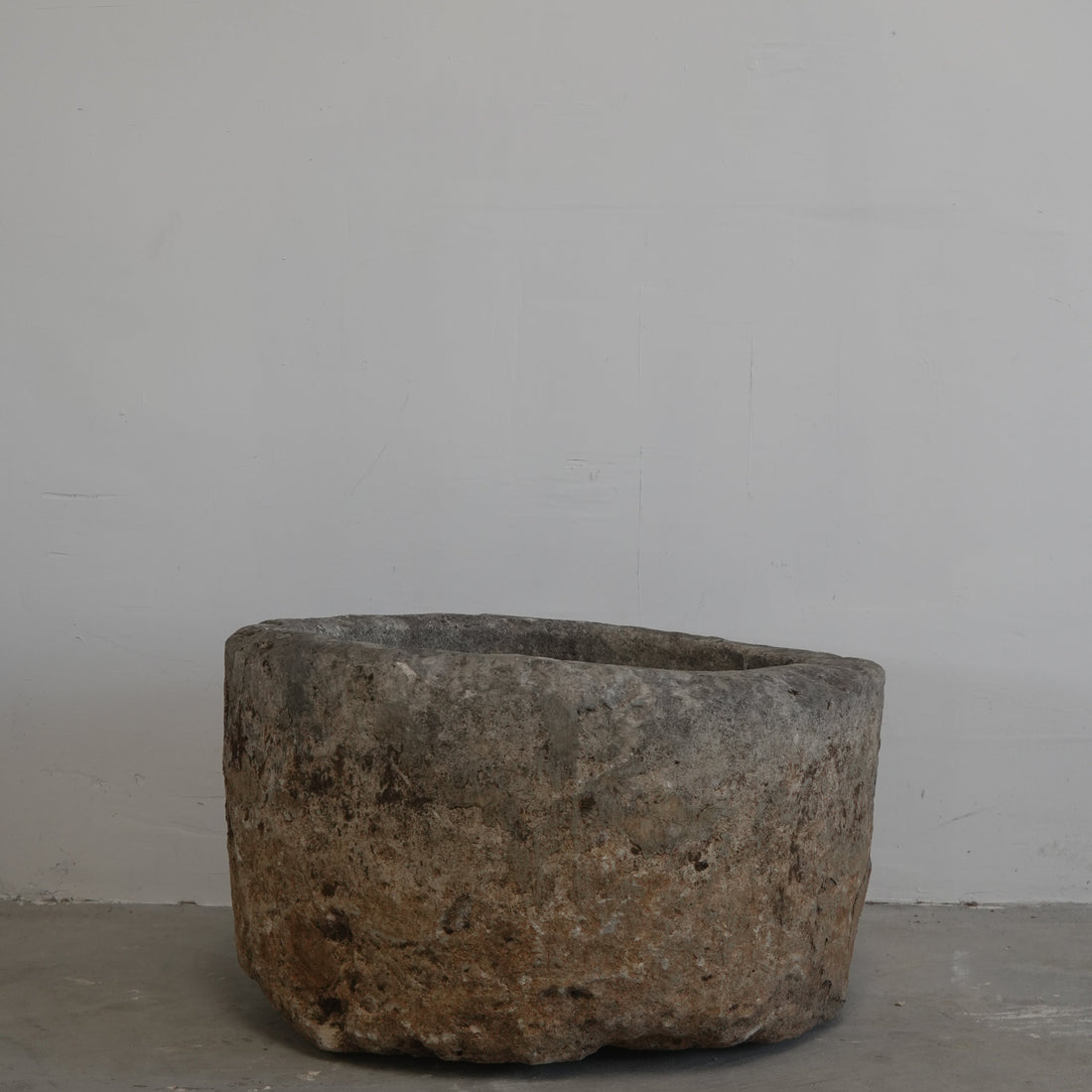 Vintage Limestone Round Trough (29 × 29 × 18 in)
