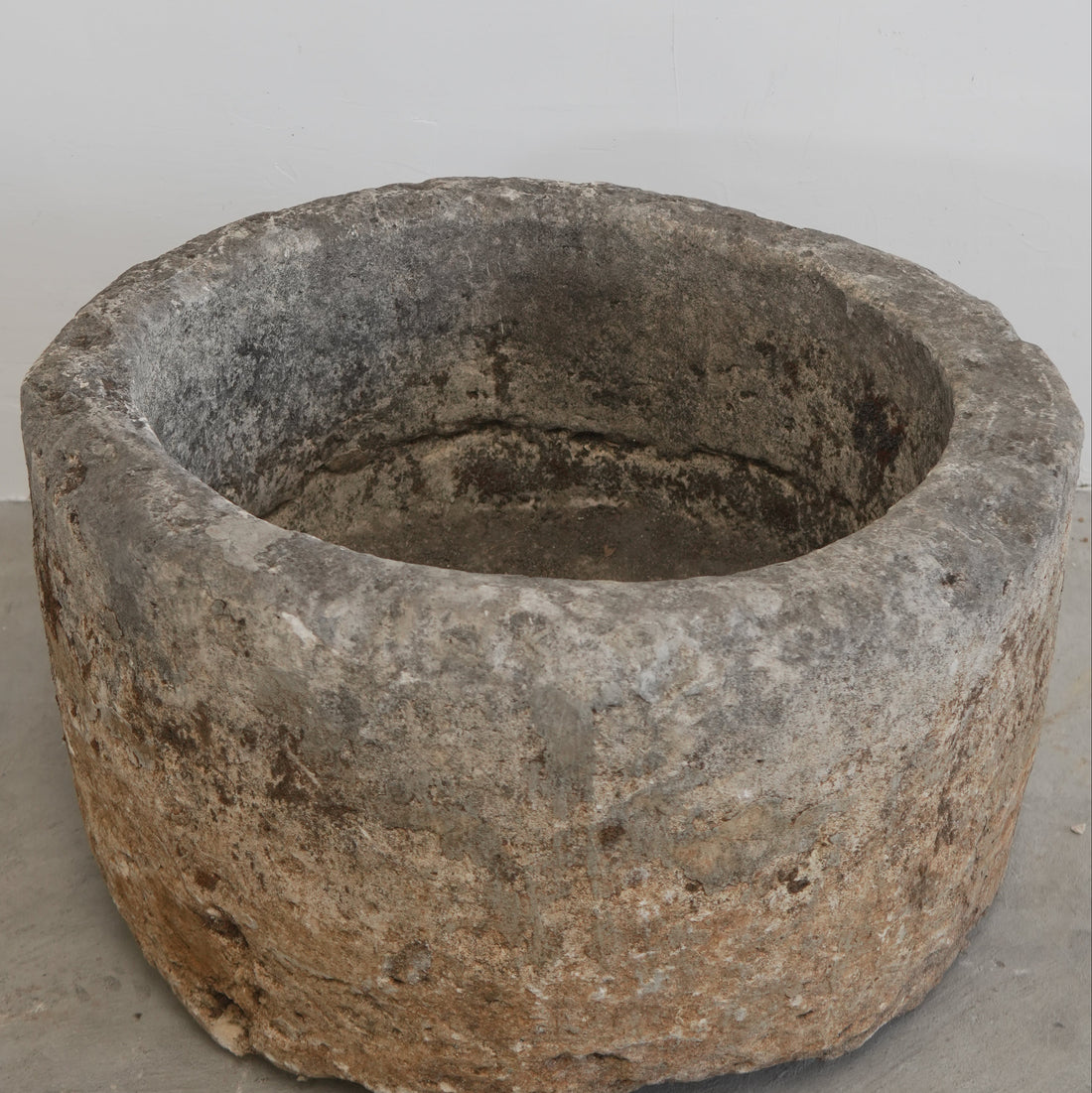 Vintage Limestone Round Trough (29 × 29 × 18 in)