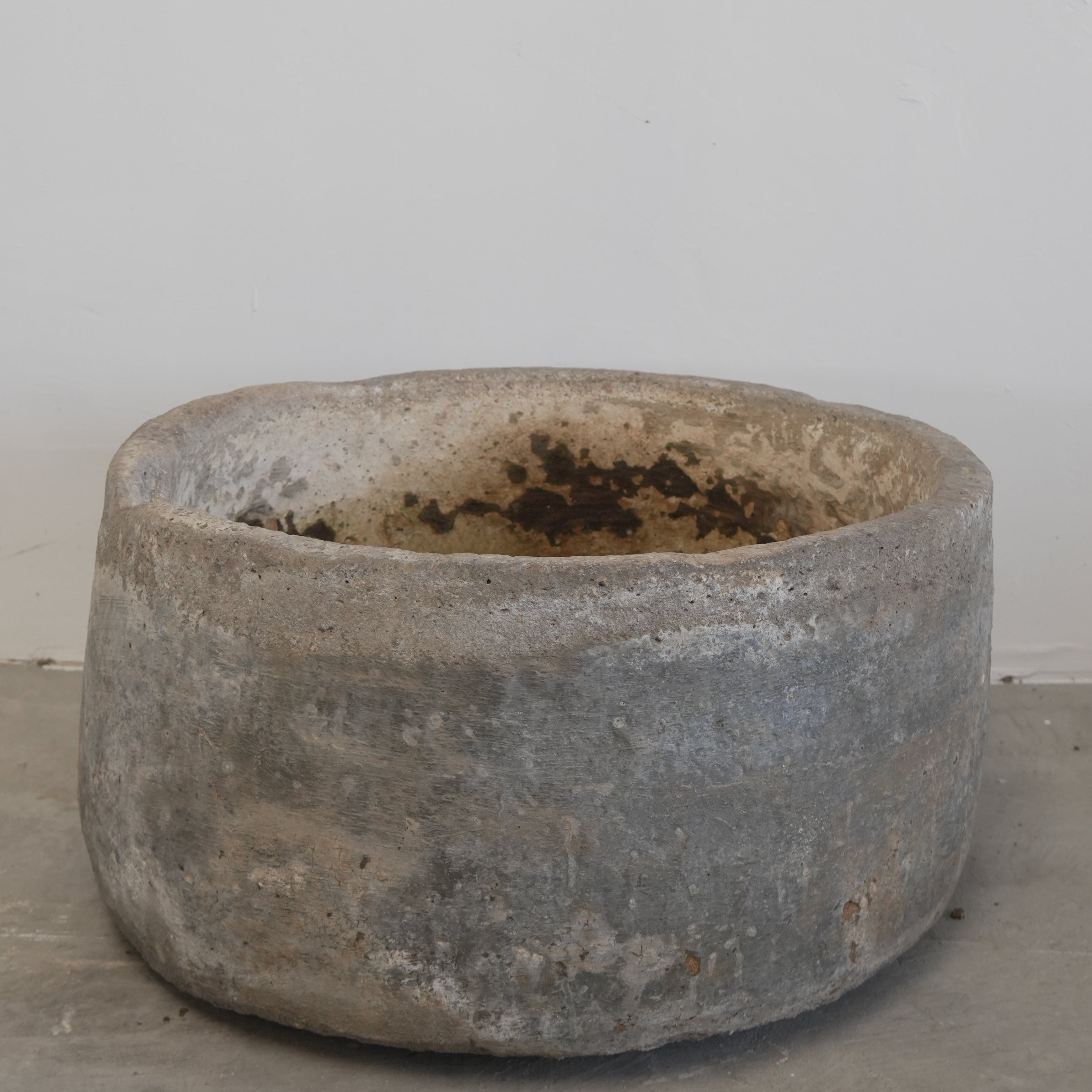 Vintage Limestone Round Trough (29 × 29 × 16 in)