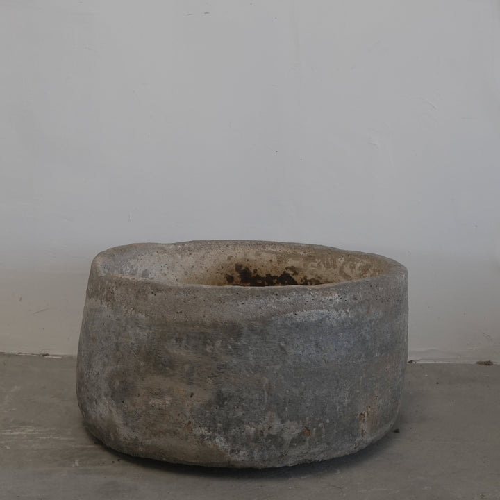 Vintage Limestone Round Trough (29 × 29 × 16 in)