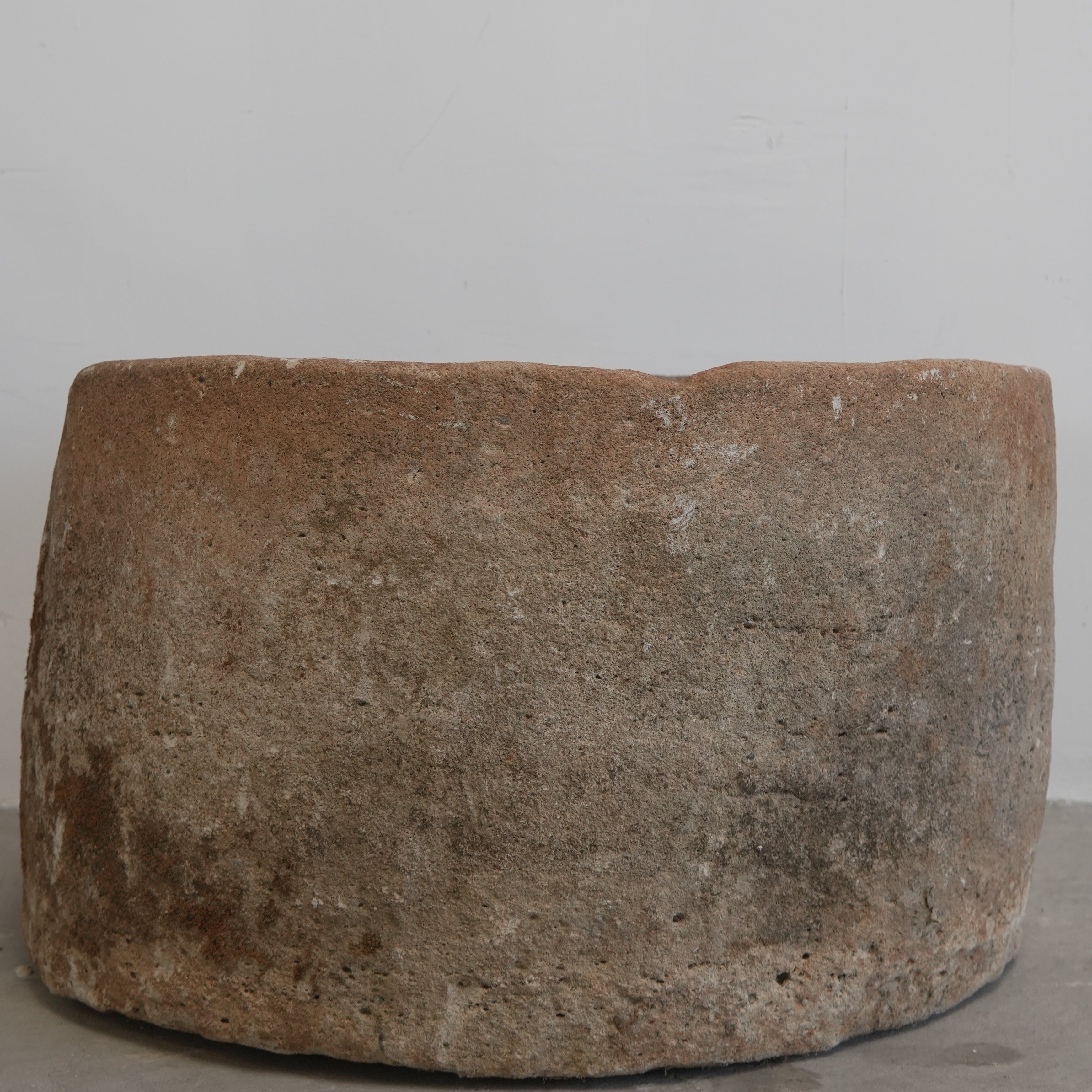 Vintage Limestone Round Trough (26 × 26 × 16 in)