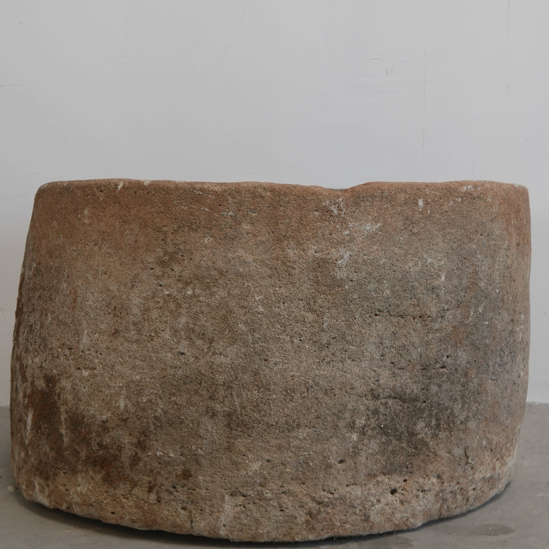 Vintage Limestone Round Trough (26 × 26 × 16 in)