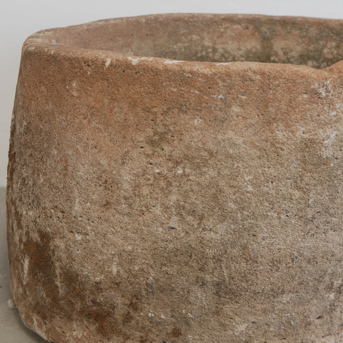 Vintage Limestone Round Trough (26 × 26 × 16 in)