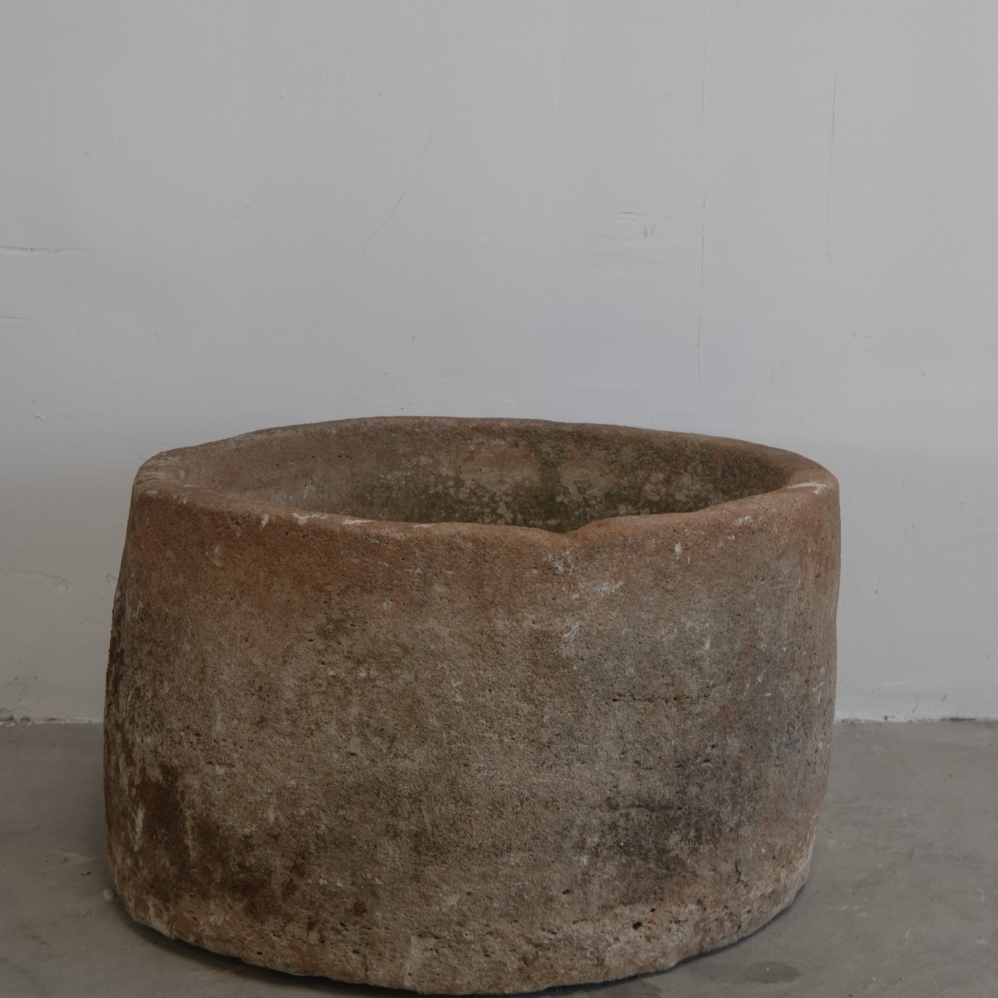 Vintage Limestone Round Trough (26 × 26 × 16 in)
