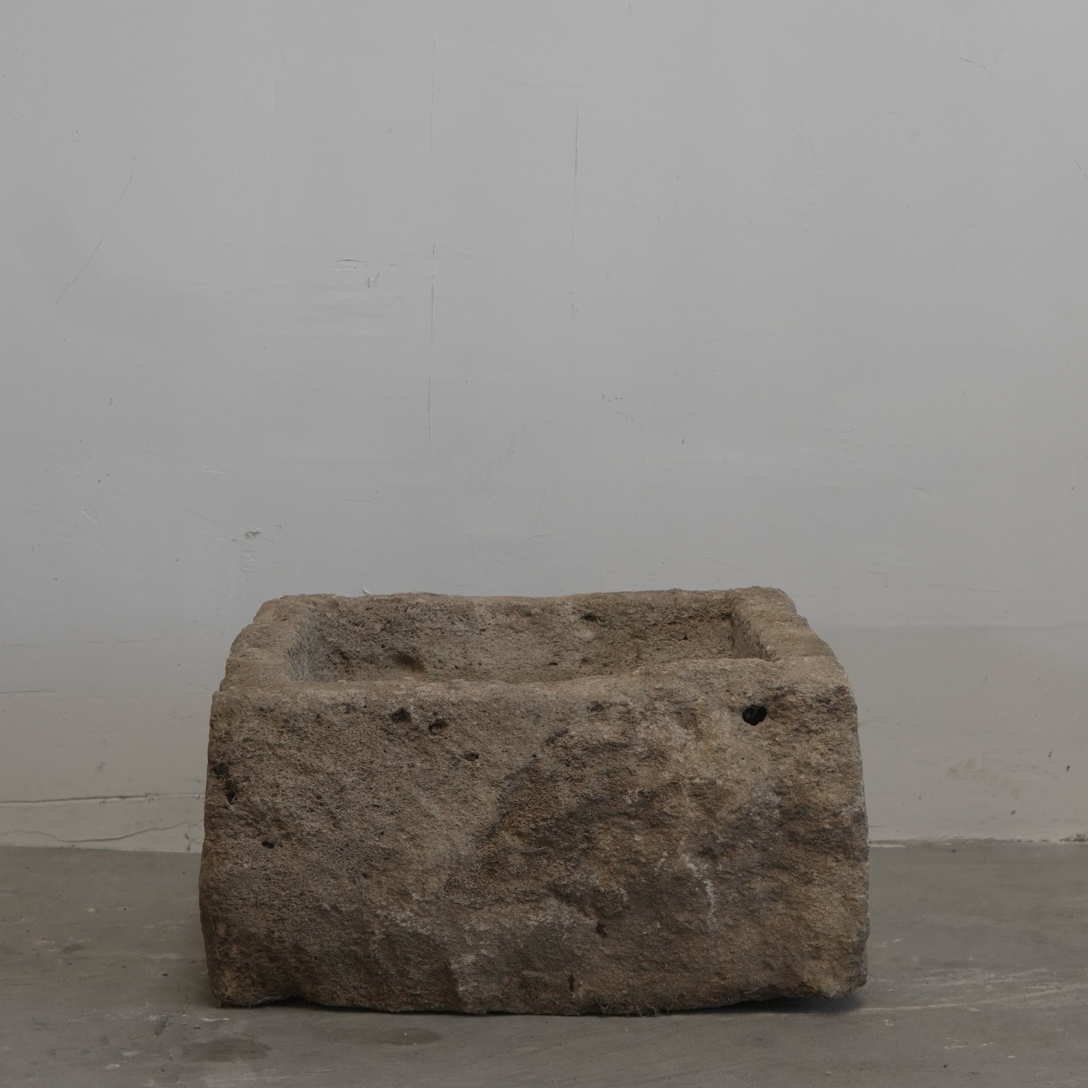 Vintage Limestone Planter (17 × 19 × 12 in)