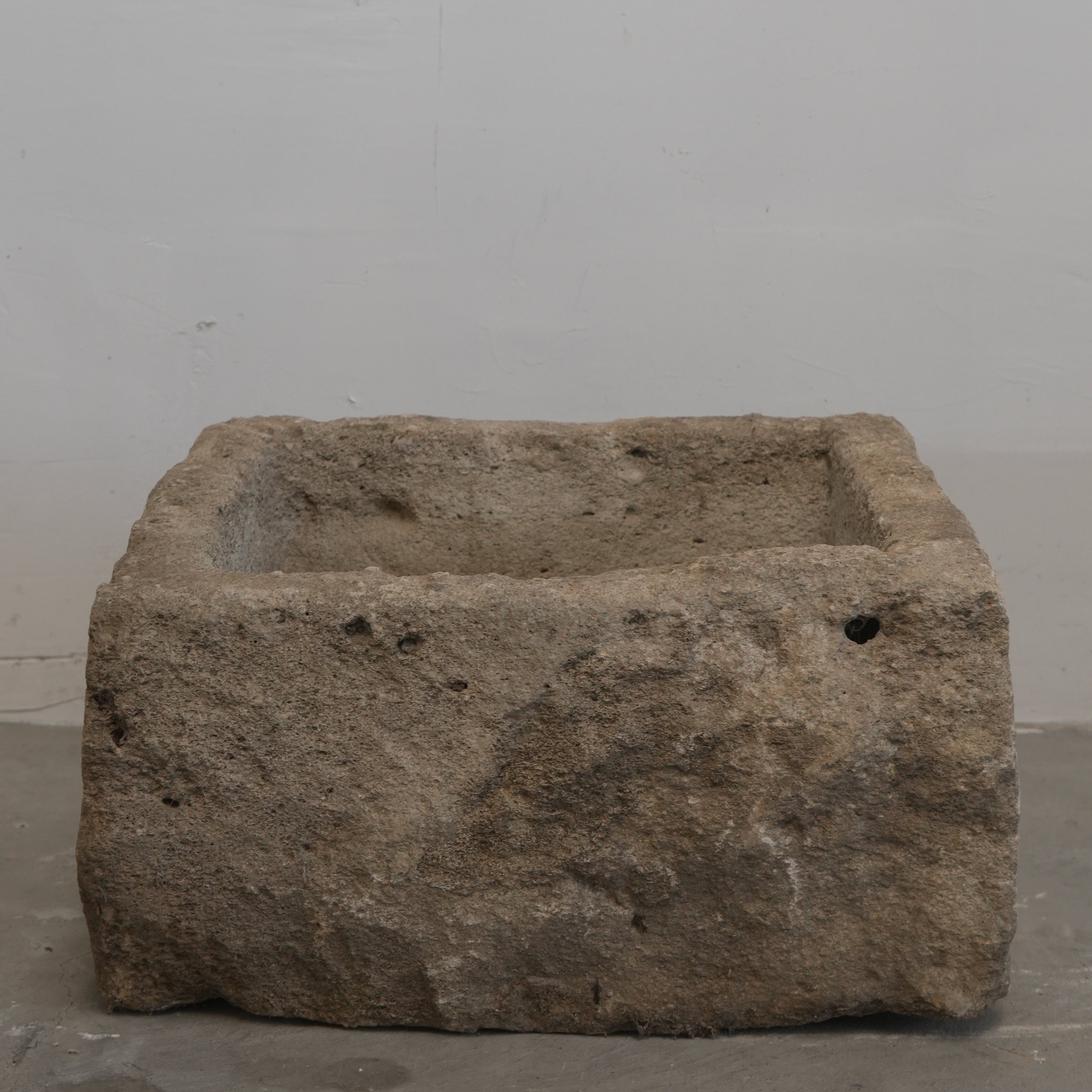 Vintage Limestone Planter (17 × 19 × 12 in)