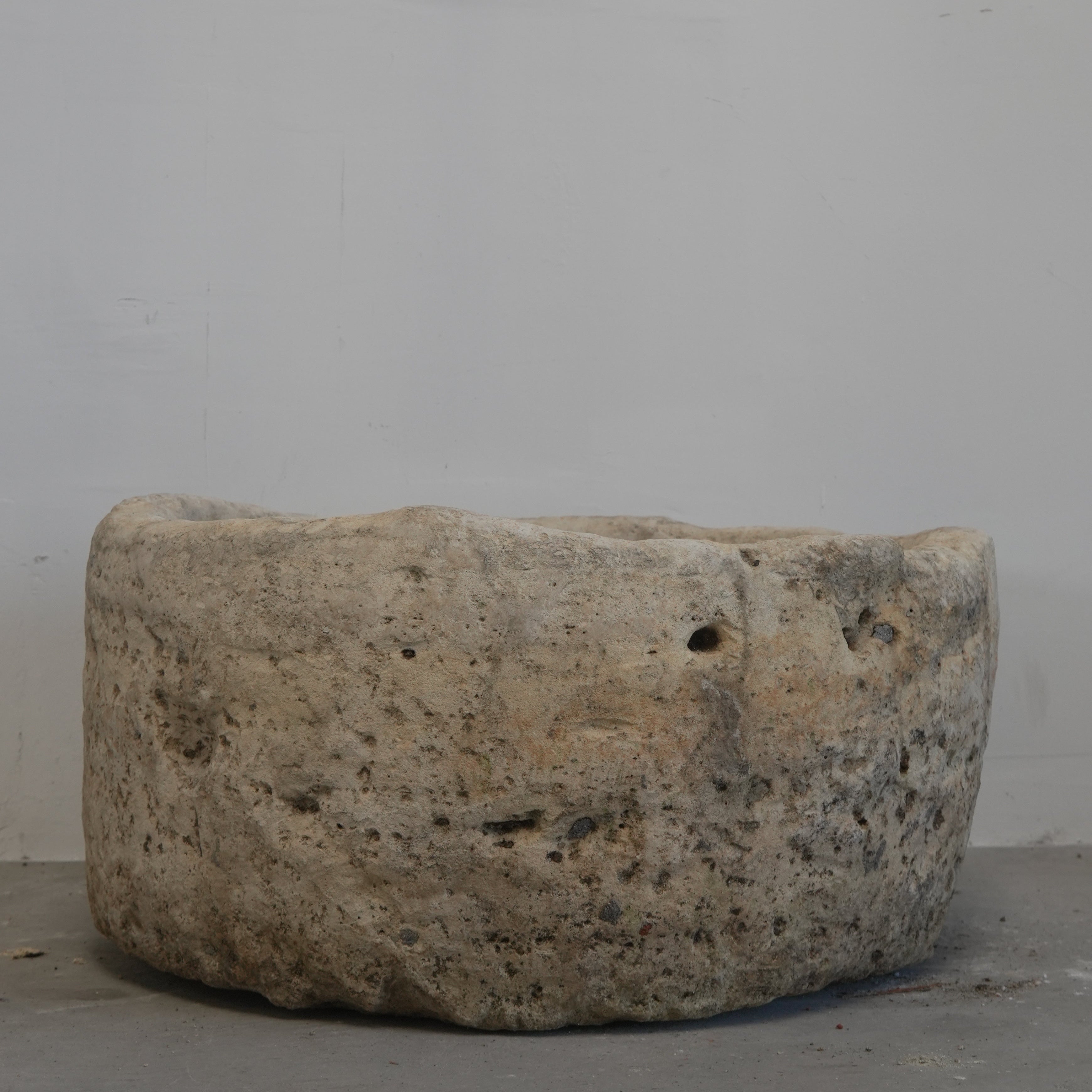 Vintage Limestone Round Trough (30 × 30 × 17 in)