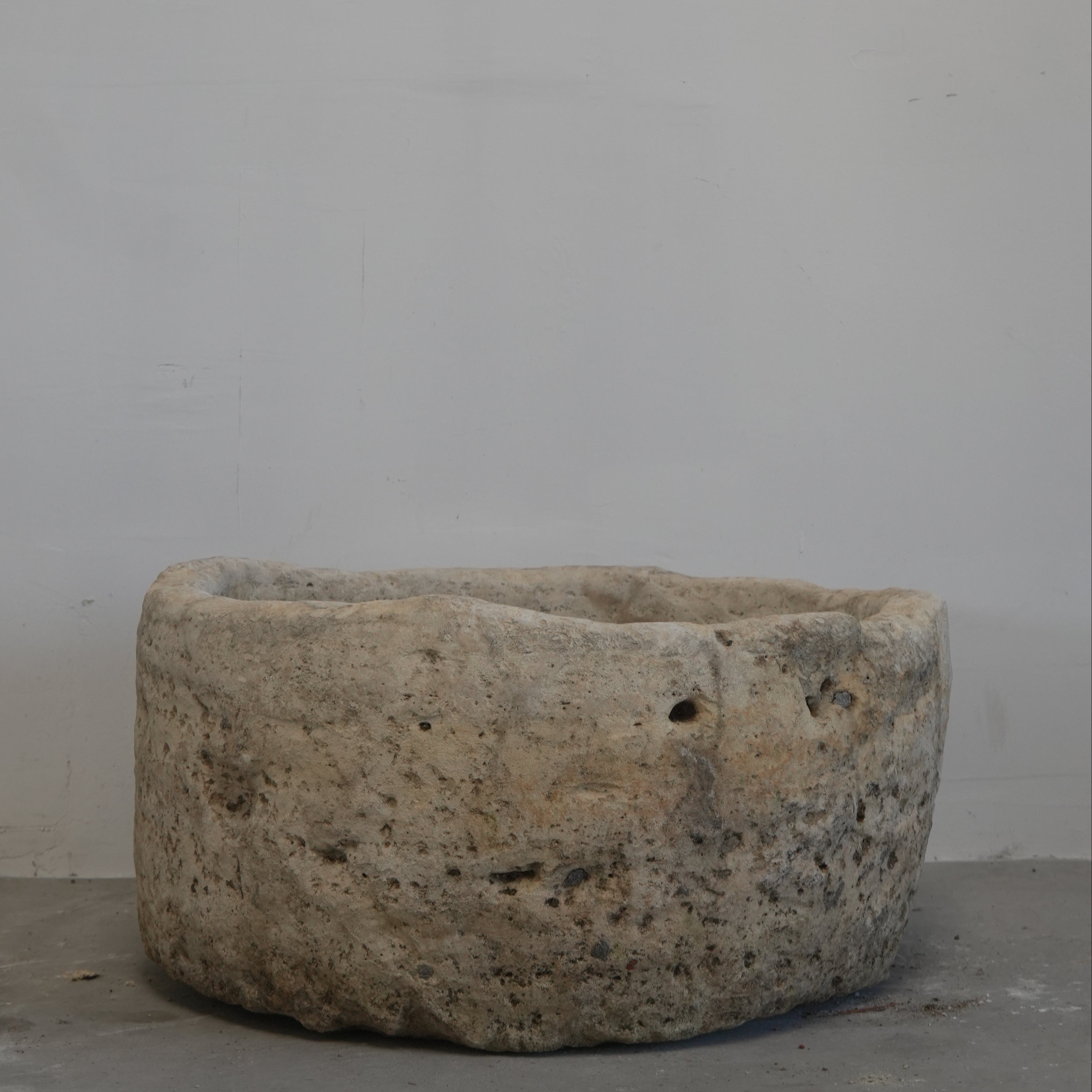 Vintage Limestone Round Trough (30 × 30 × 17 in)