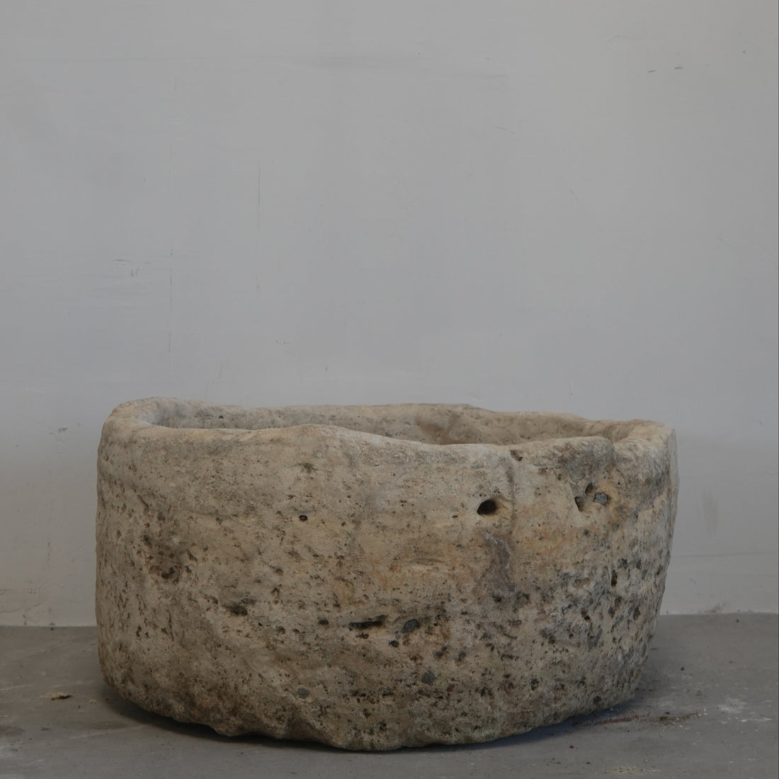 Vintage Limestone Round Trough (30 × 30 × 17 in)