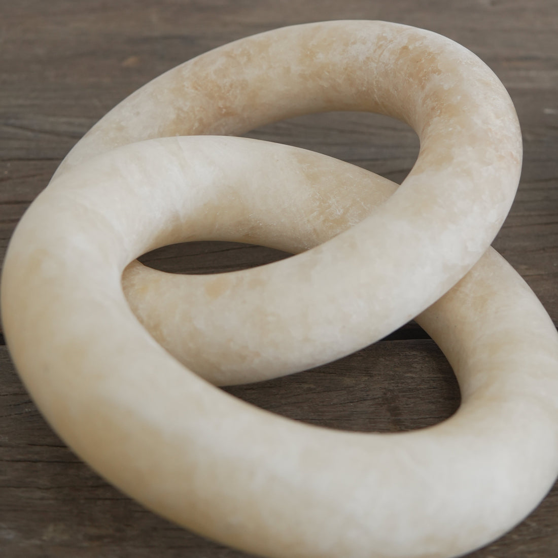 Onyx Stone Decoration Chain - Trouvaille Imports